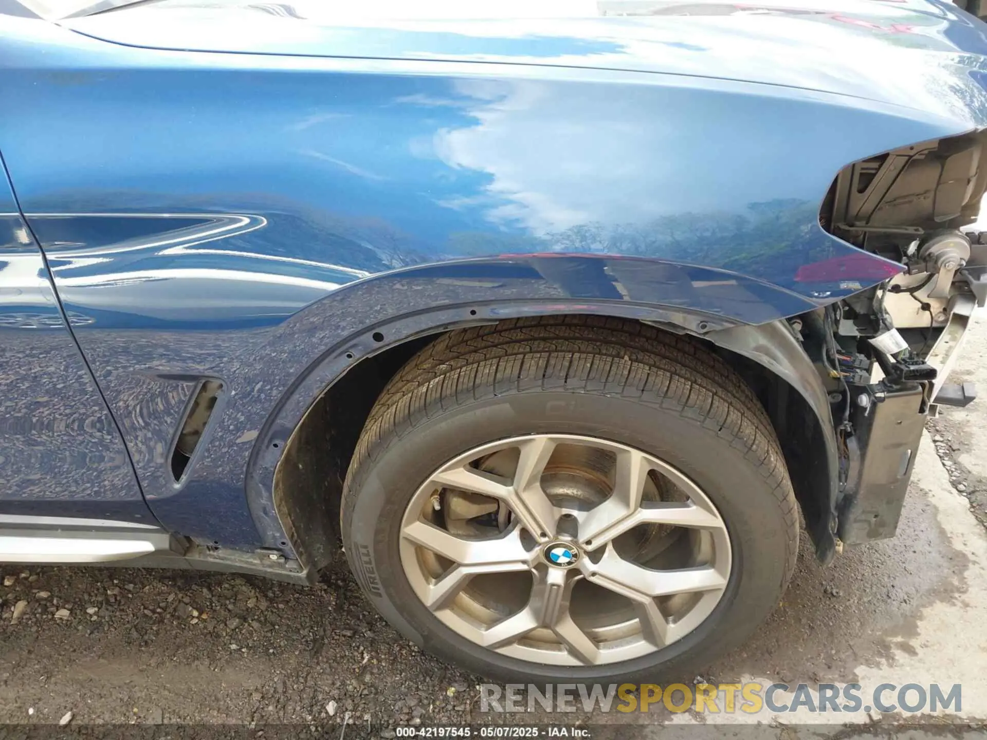 19 Photograph of a damaged car 5UXTY5C0XL9D50400 BMW X3 2020