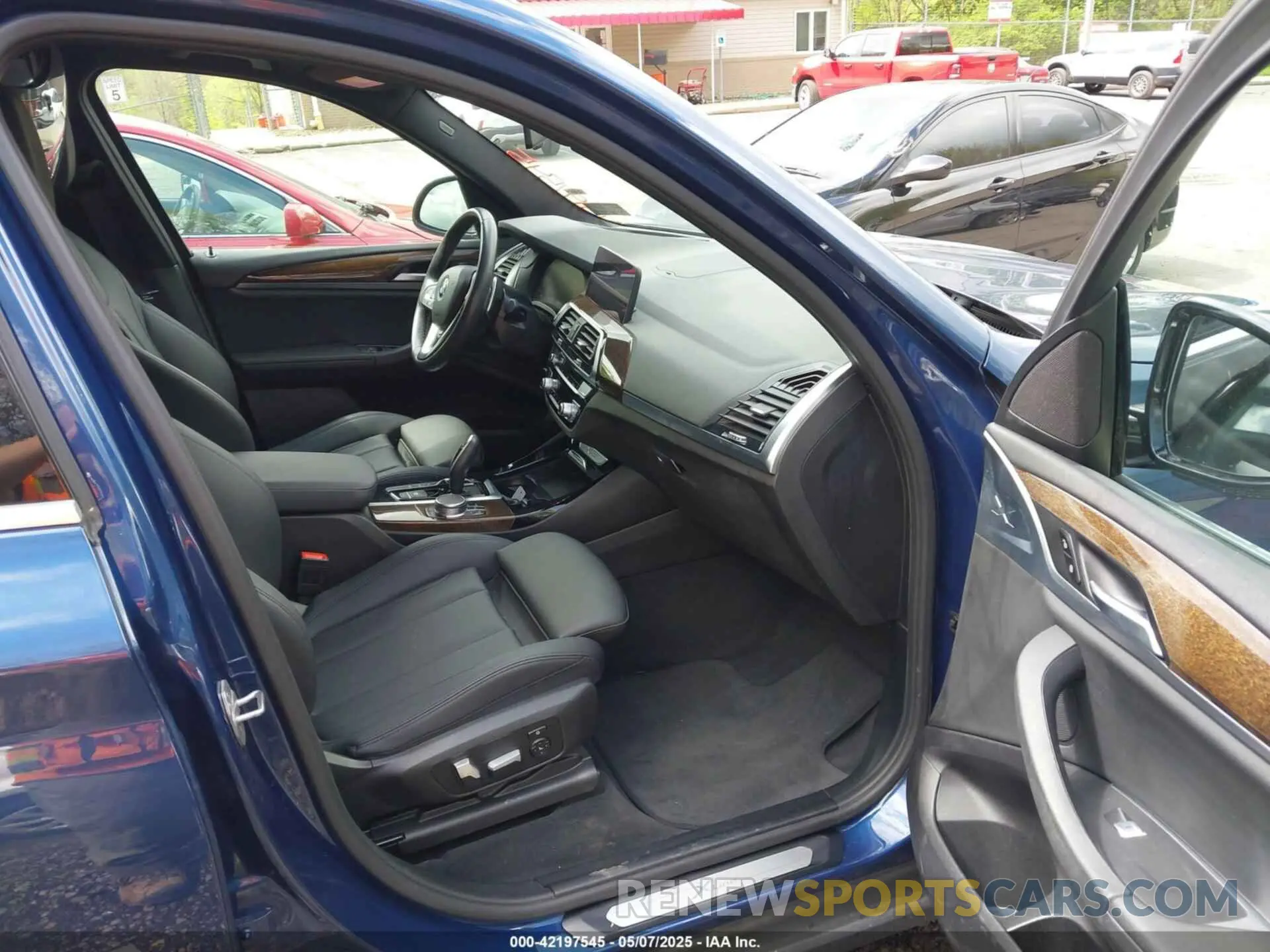 5 Photograph of a damaged car 5UXTY5C0XL9D50400 BMW X3 2020
