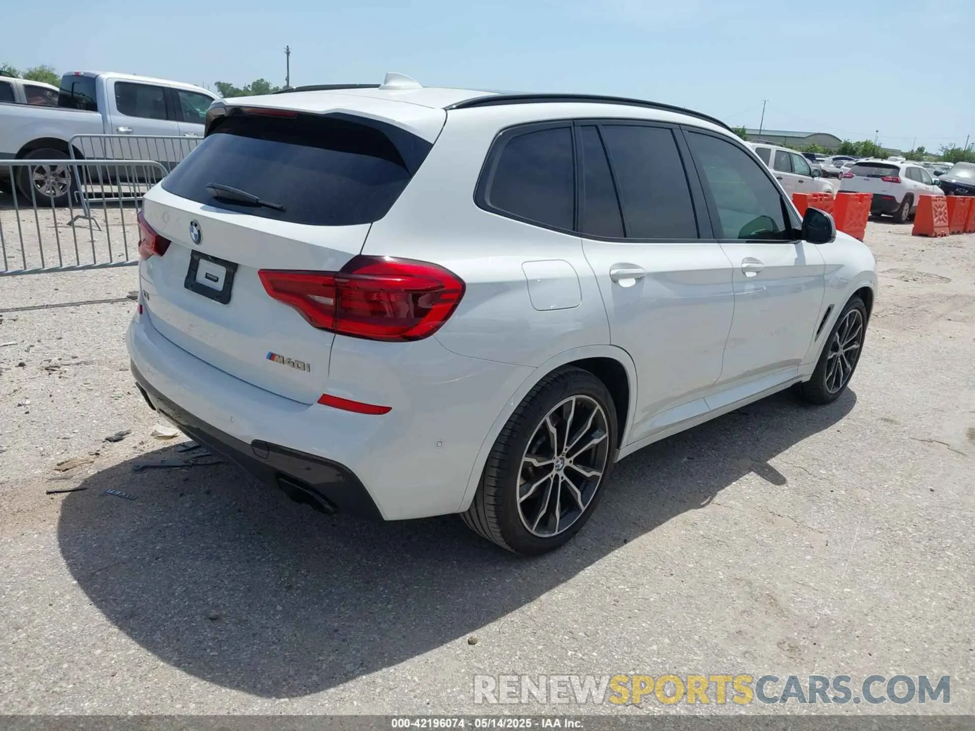 4 Photograph of a damaged car 5UXTY9C00L9B03829 BMW X3 2020