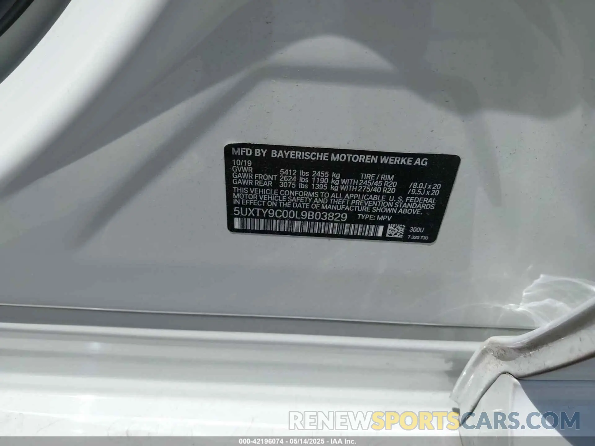 9 Photograph of a damaged car 5UXTY9C00L9B03829 BMW X3 2020