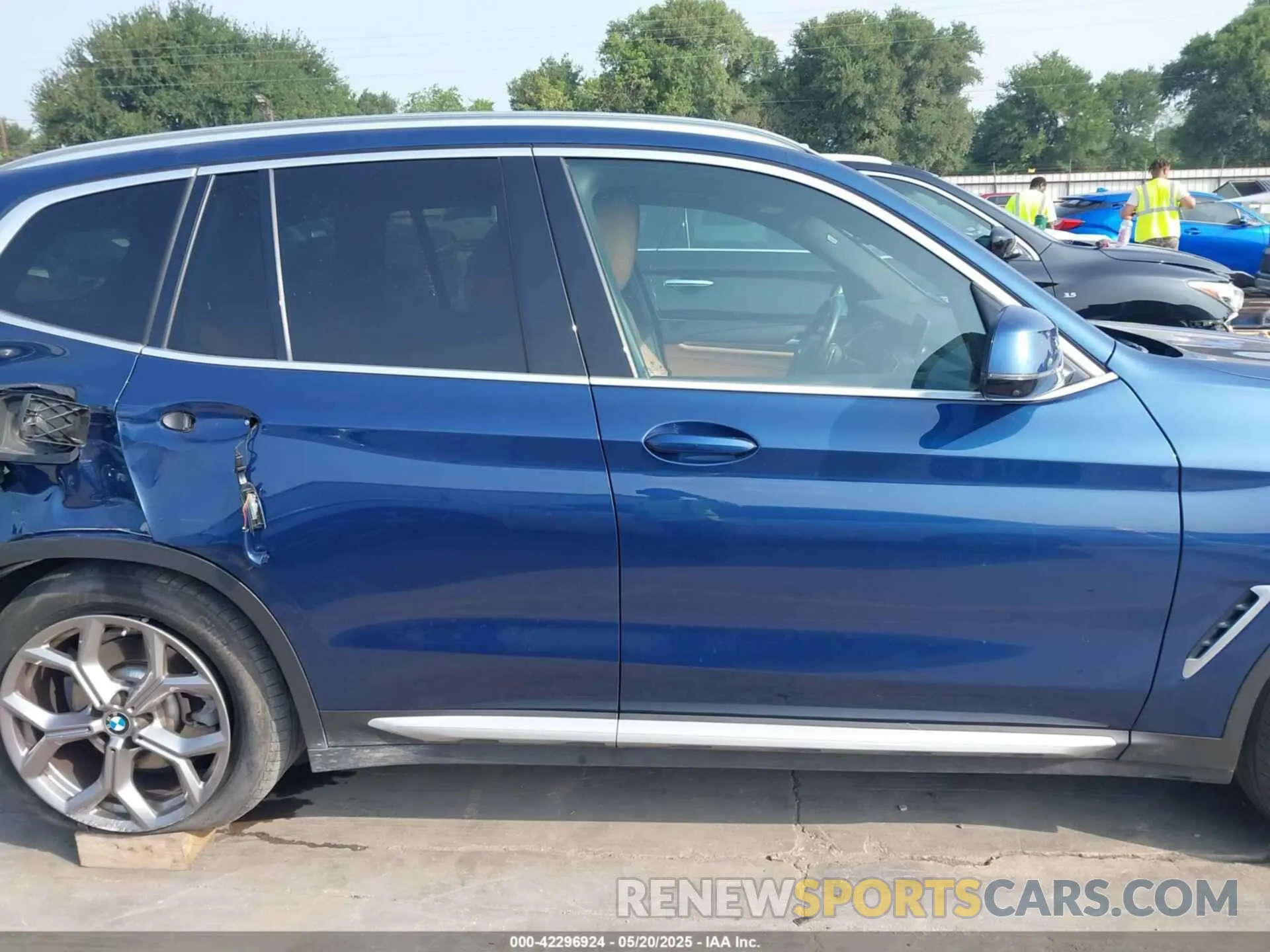 14 Photograph of a damaged car 5UXTY3C01M9F26580 BMW X3 2021