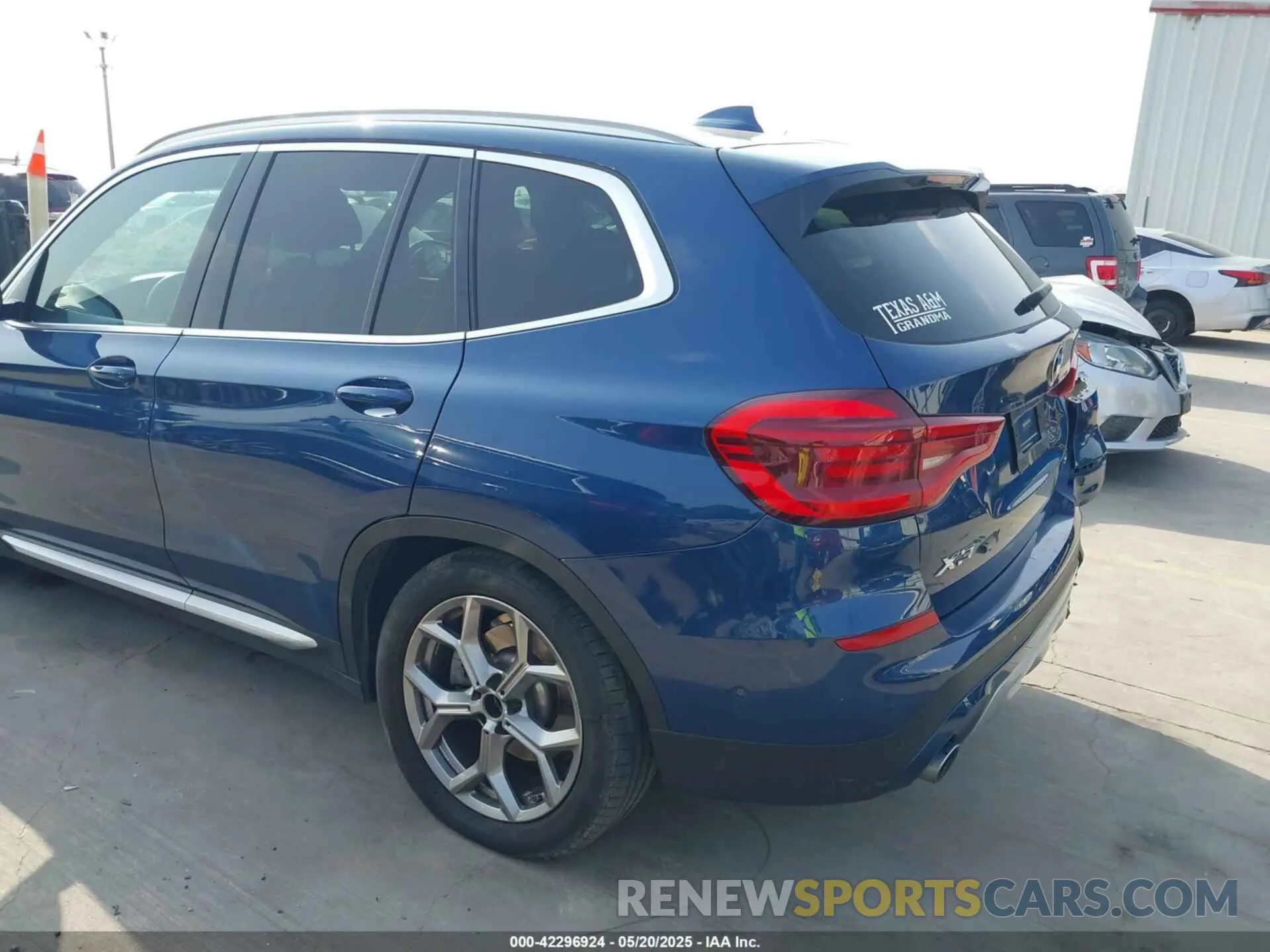 19 Photograph of a damaged car 5UXTY3C01M9F26580 BMW X3 2021