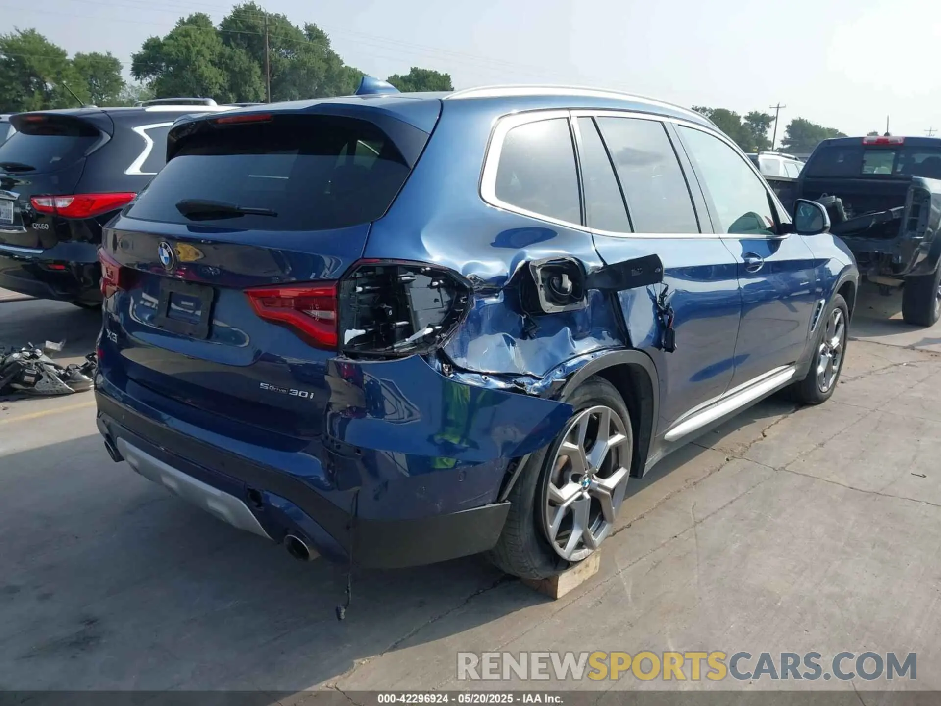 4 Photograph of a damaged car 5UXTY3C01M9F26580 BMW X3 2021