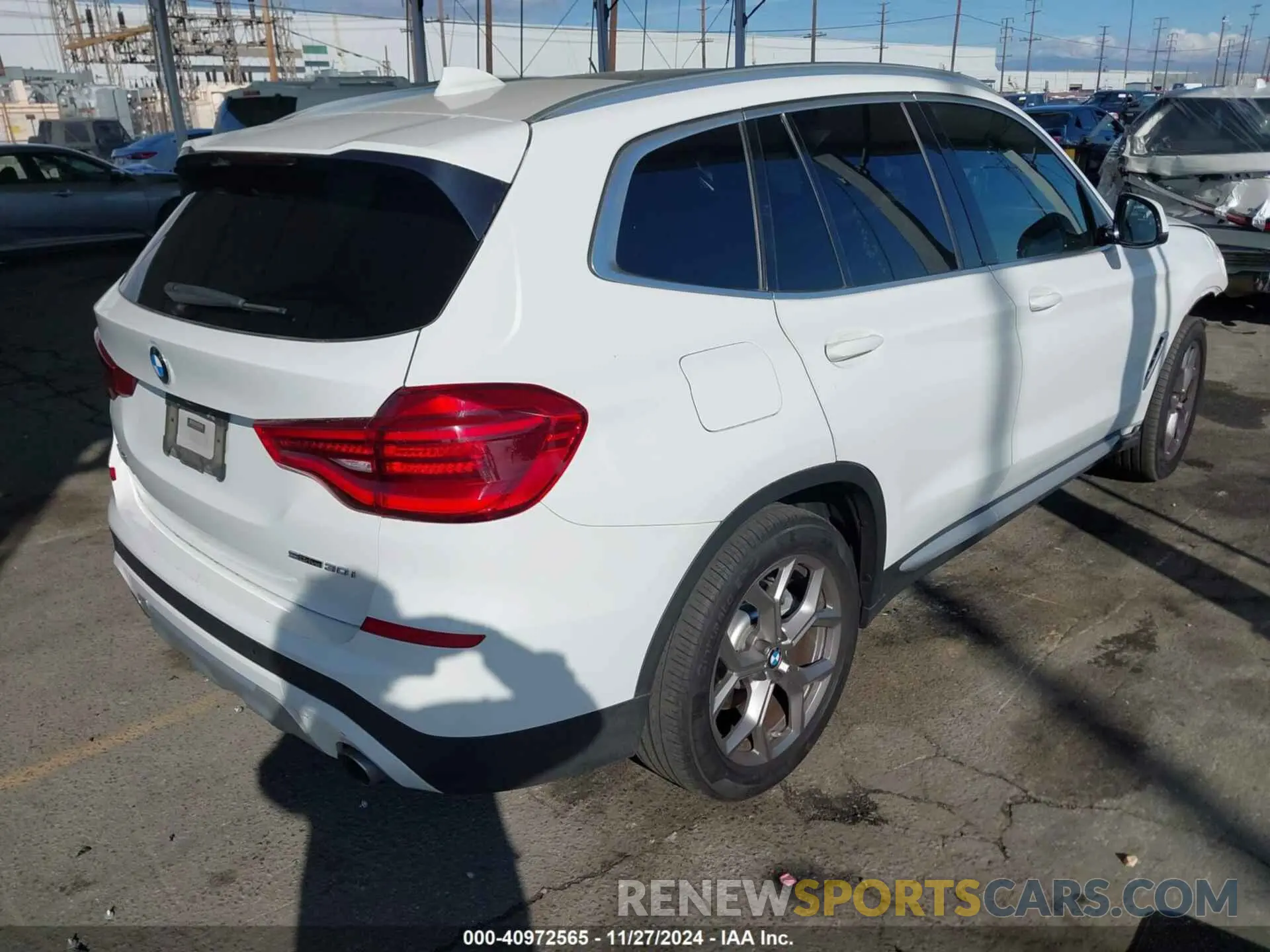 4 Photograph of a damaged car 5UXTY3C01M9G15095 BMW X3 2021