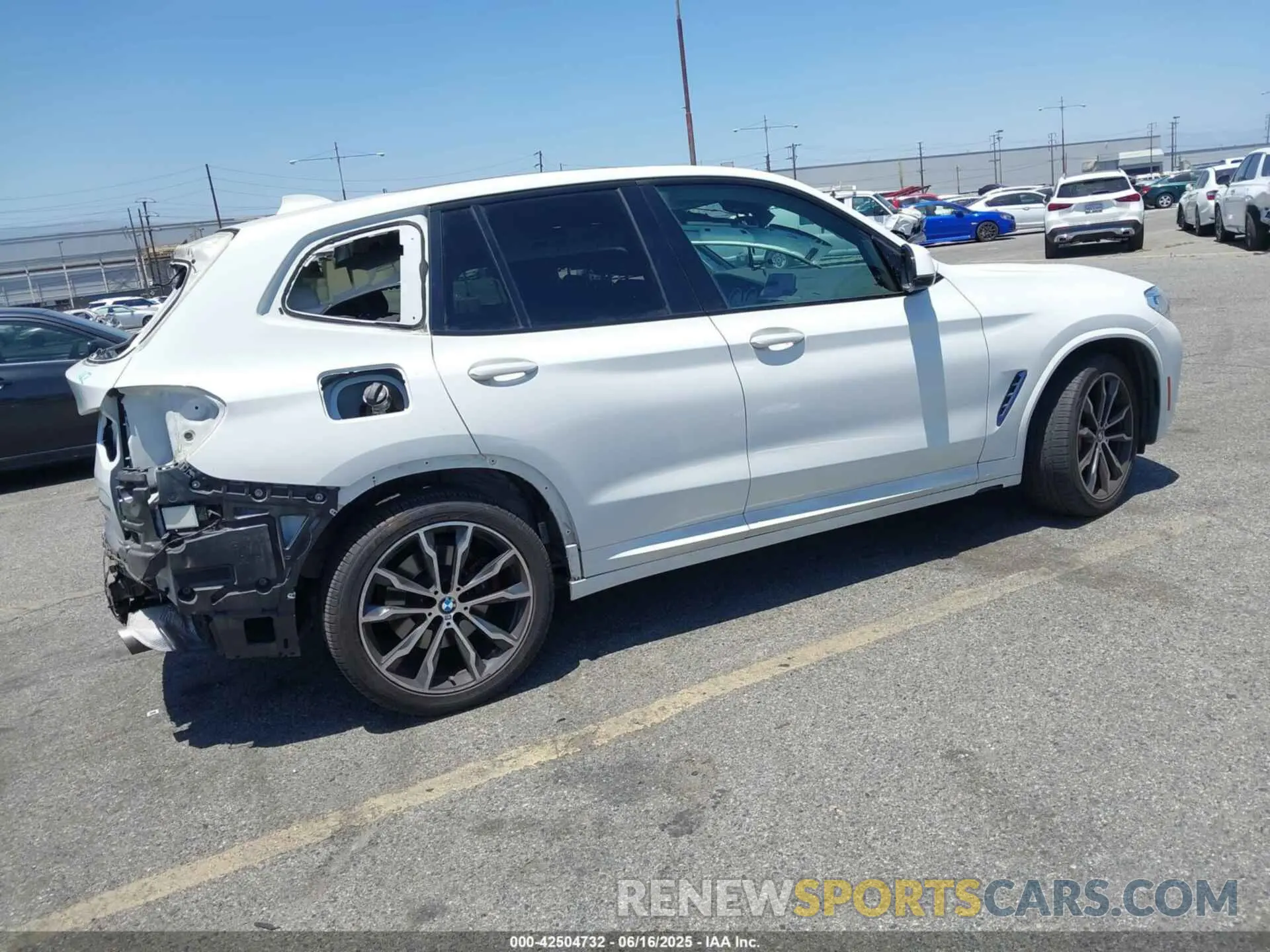 4 Photograph of a damaged car 5UXTY3C02M9E16301 BMW X3 2021