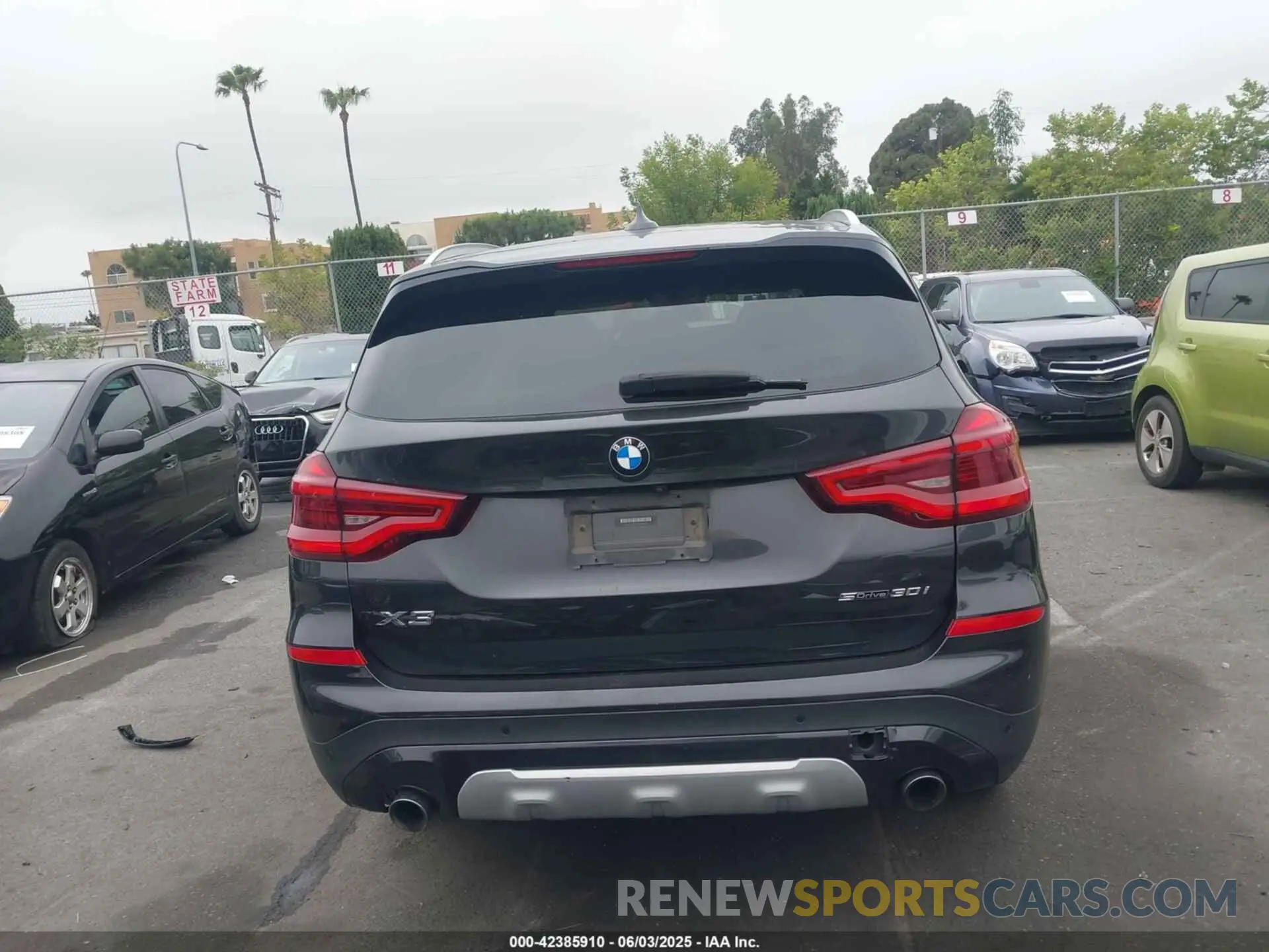 17 Photograph of a damaged car 5UXTY3C05M9F61235 BMW X3 2021