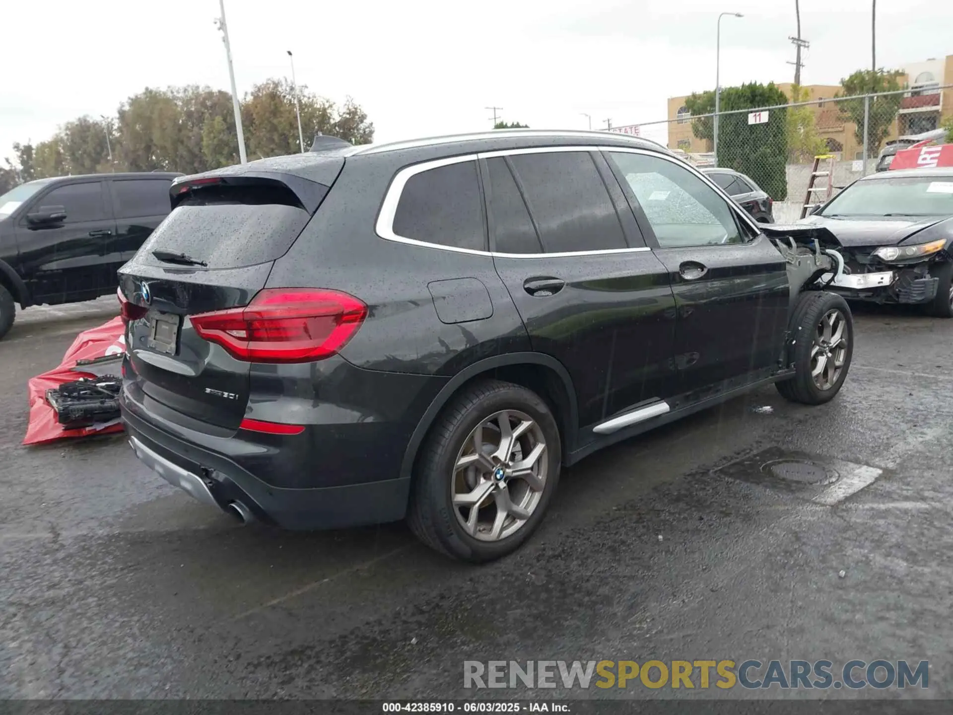 4 Photograph of a damaged car 5UXTY3C05M9F61235 BMW X3 2021