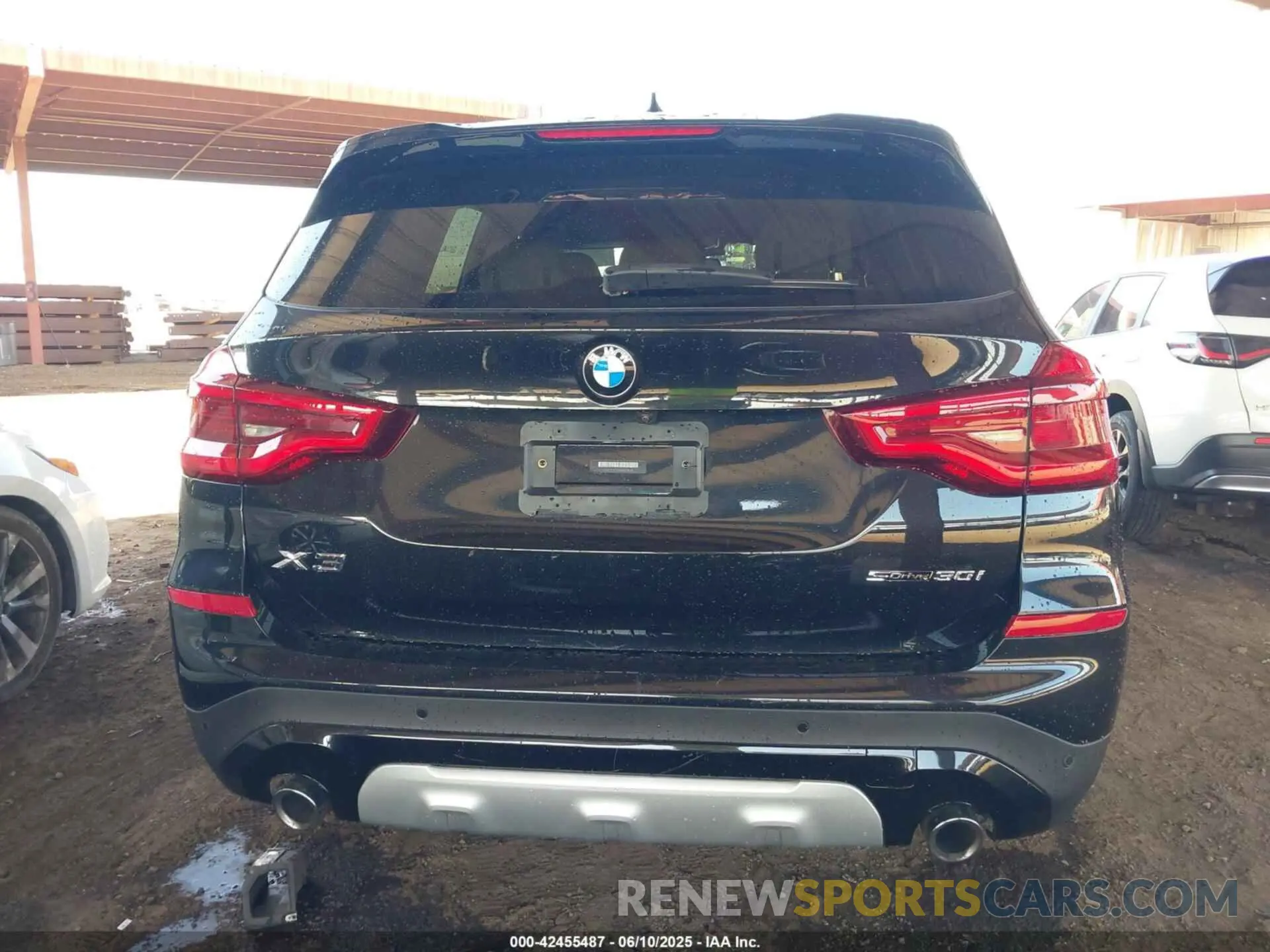 17 Photograph of a damaged car 5UXTY3C07M9E74629 BMW X3 2021
