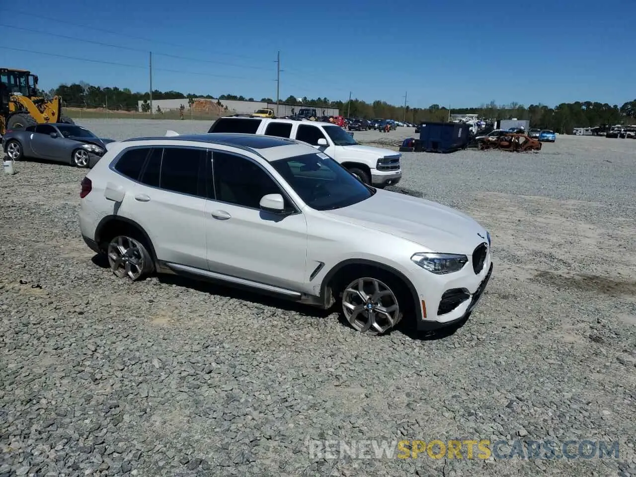 4 Photograph of a damaged car 5UXTY3C08M9D73308 BMW X3 2021