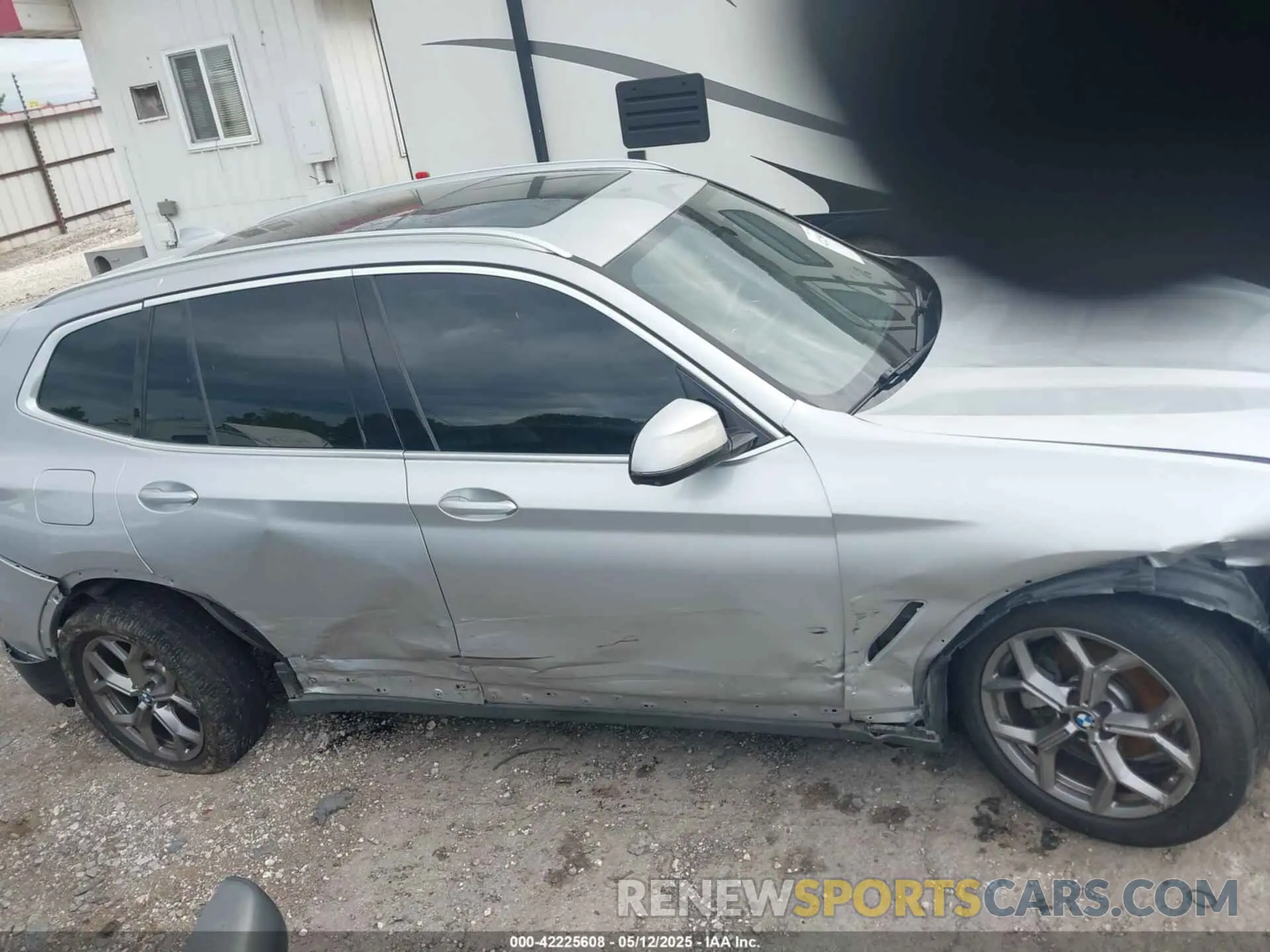 14 Photograph of a damaged car 5UXTY3C09M9E14741 BMW X3 2021