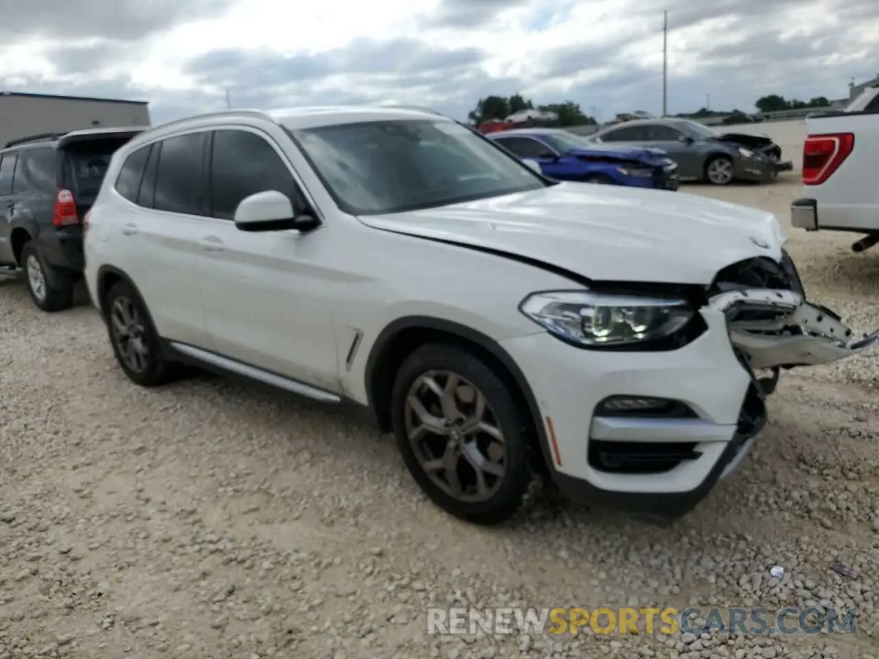 4 Photograph of a damaged car 5UXTY3C09M9E99807 BMW X3 2021