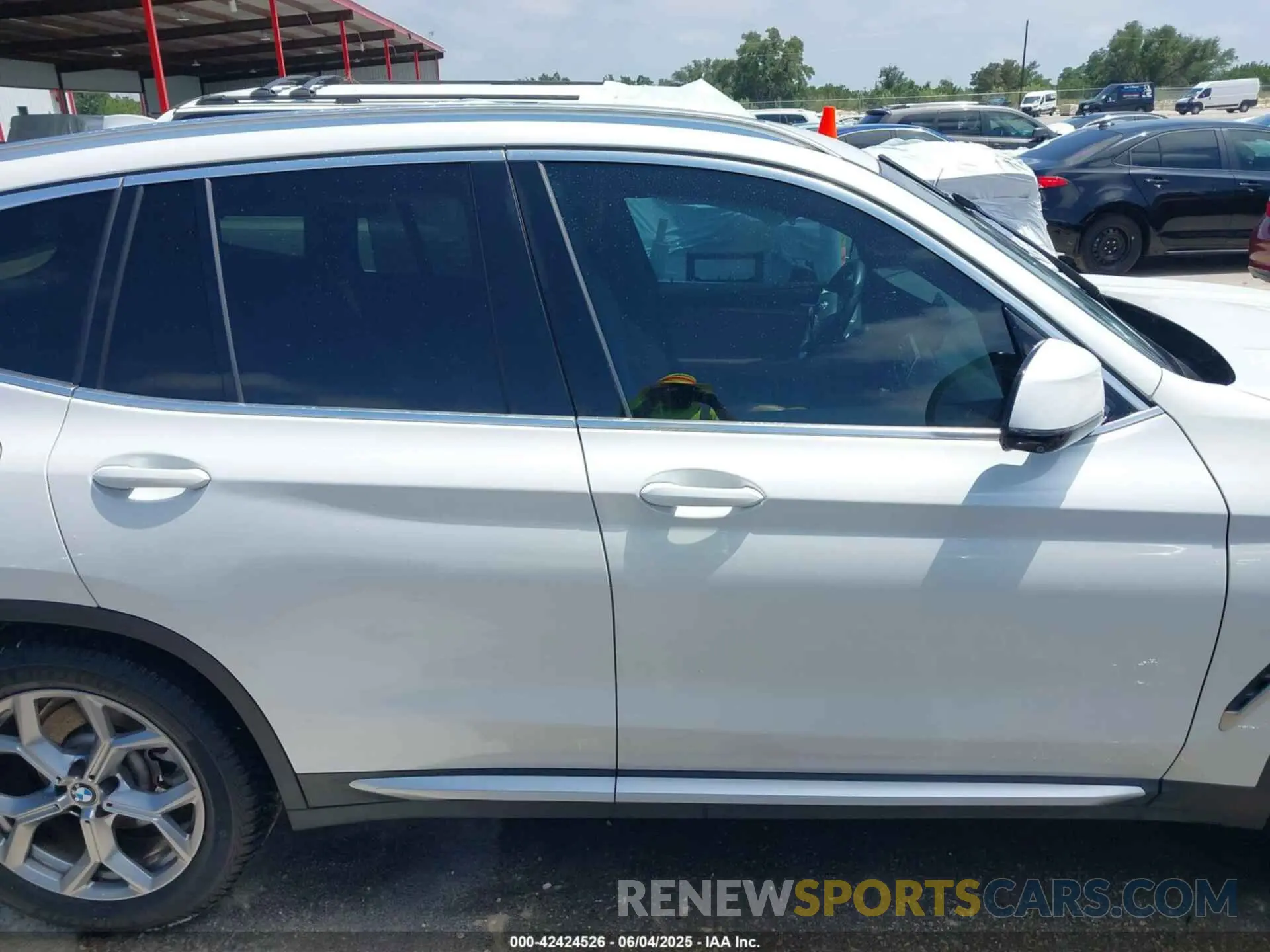 13 Photograph of a damaged car 5UXTY3C09M9H84619 BMW X3 2021