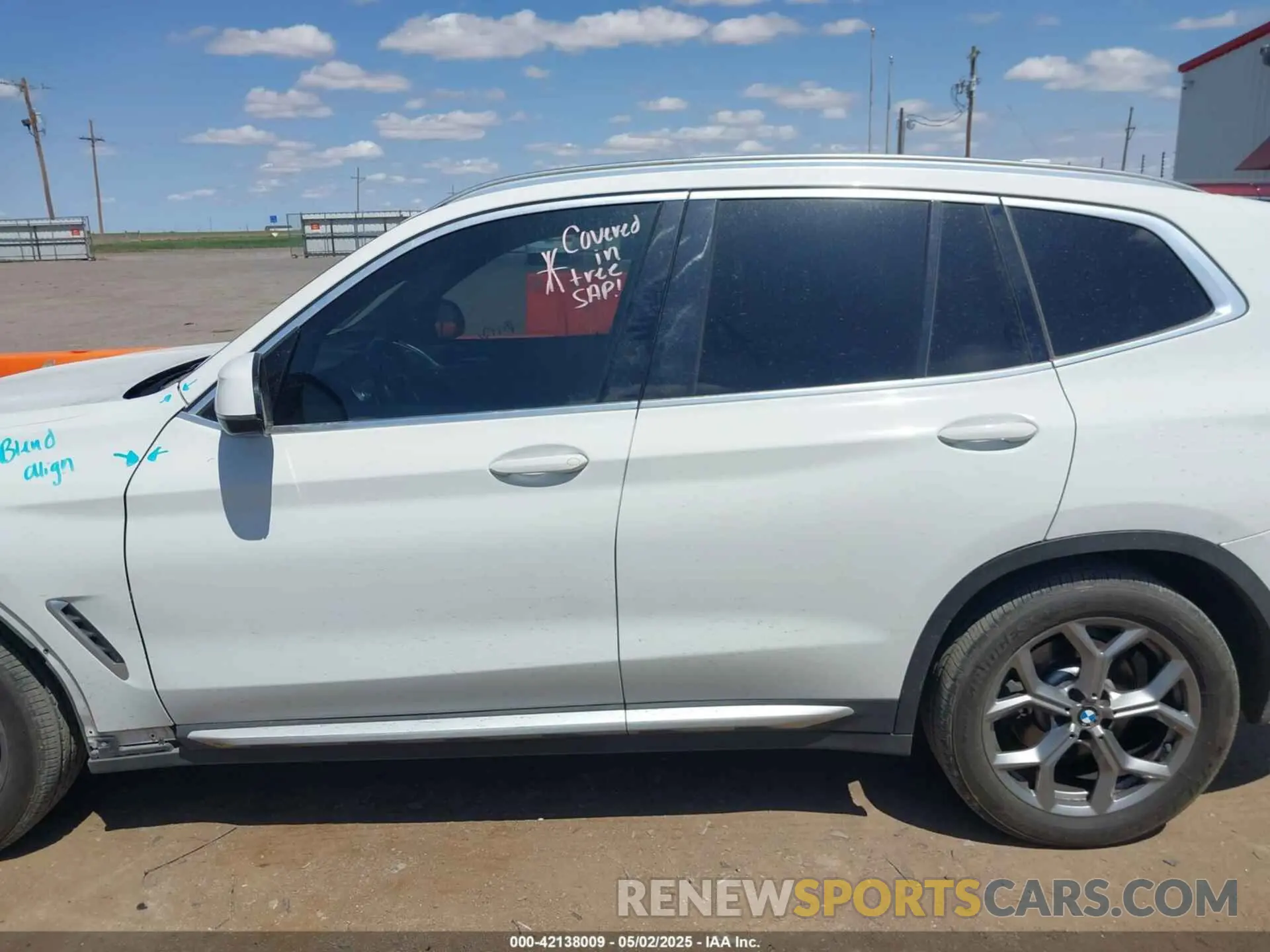 14 Photograph of a damaged car 5UXTY3C0XM9E41981 BMW X3 2021