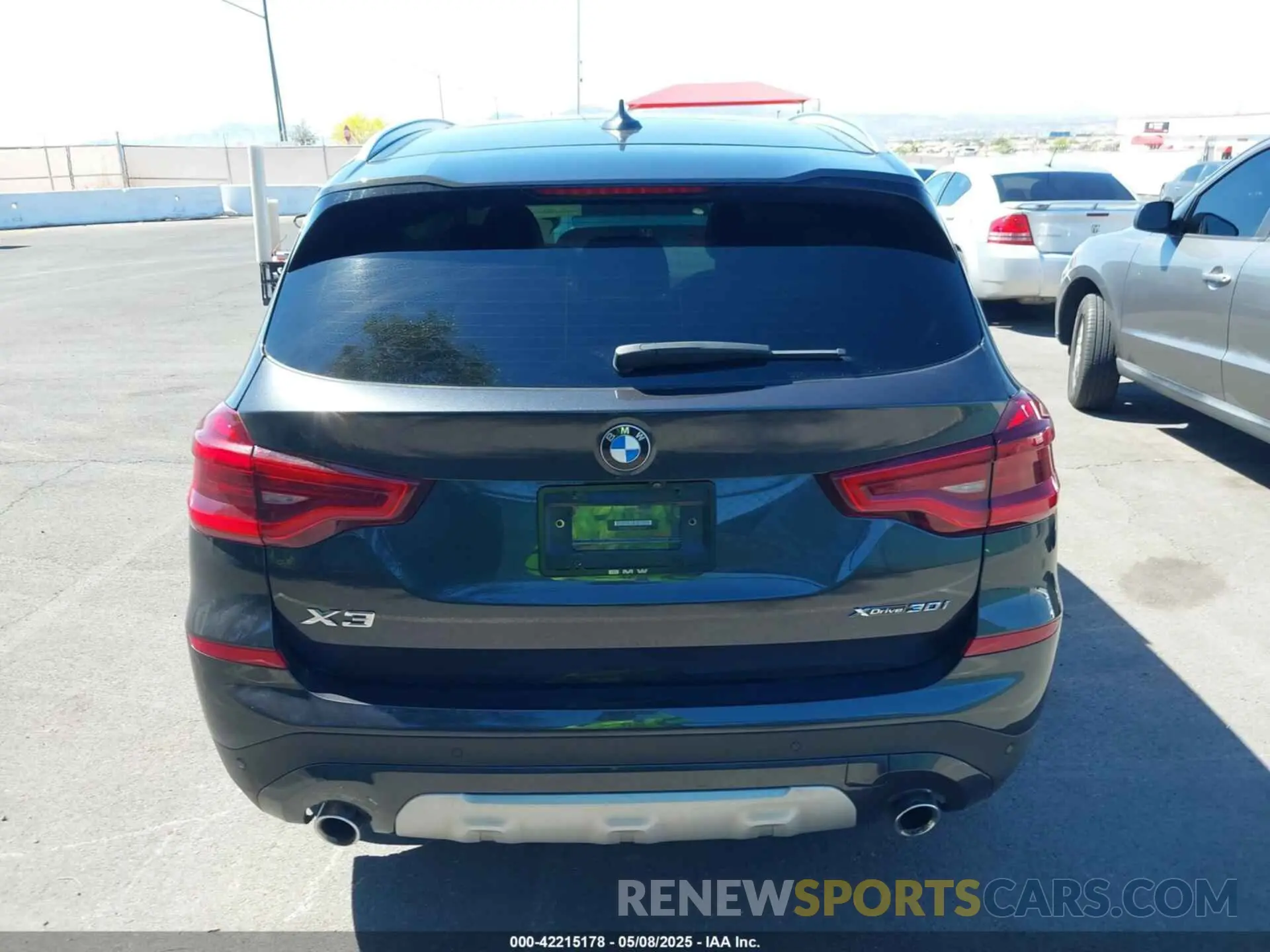 16 Photograph of a damaged car 5UXTY5C00M9E87427 BMW X3 2021