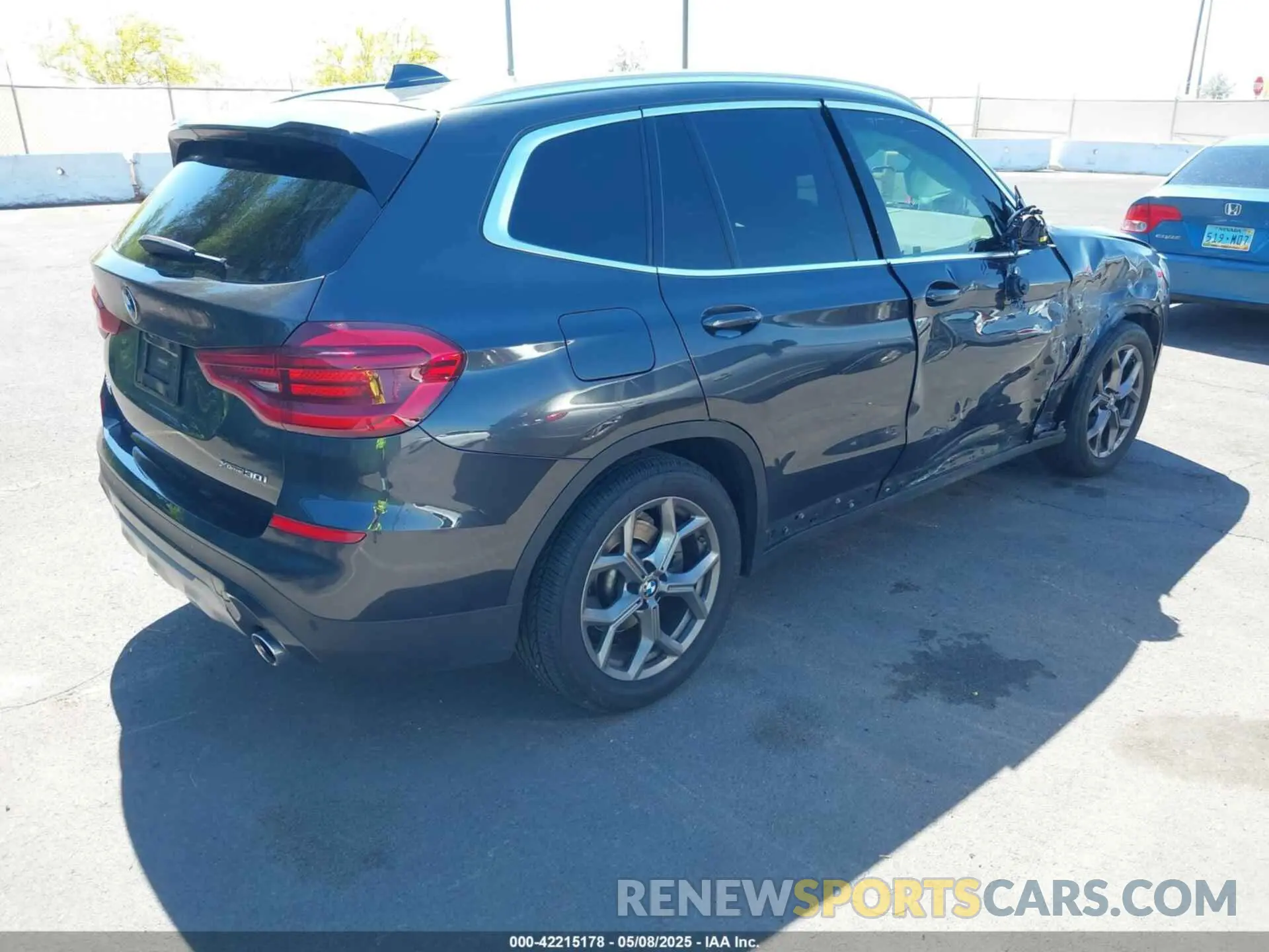 4 Photograph of a damaged car 5UXTY5C00M9E87427 BMW X3 2021