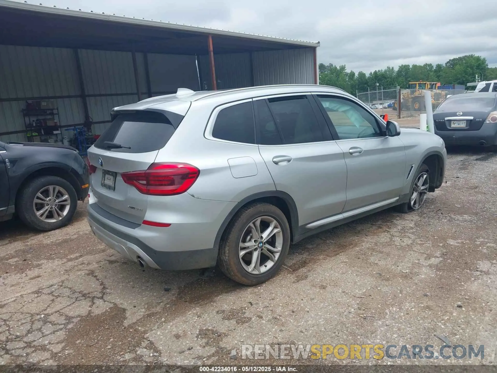 4 Photograph of a damaged car 5UXTY5C01M9H22613 BMW X3 2021