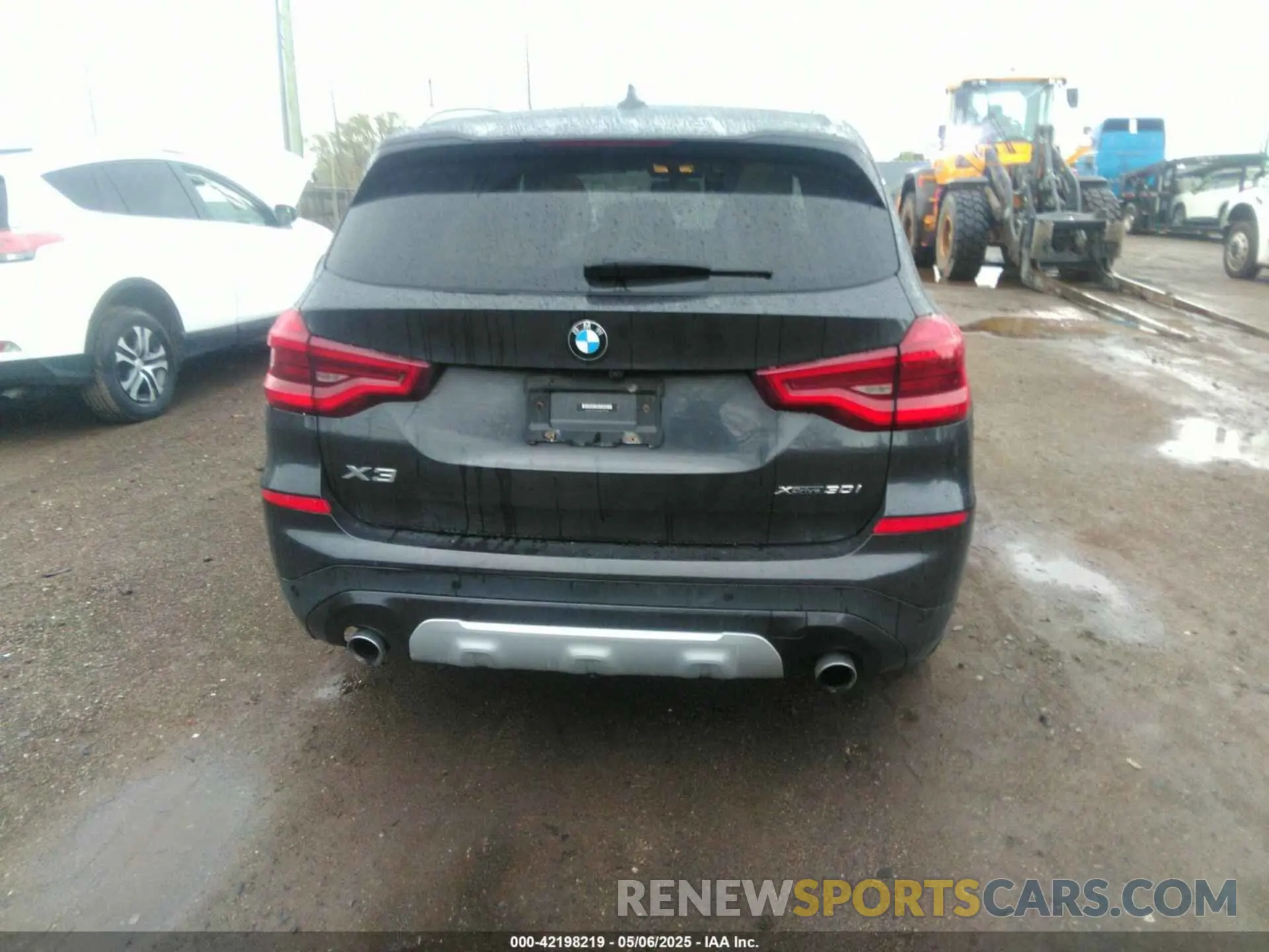 16 Photograph of a damaged car 5UXTY5C02M9D79732 BMW X3 2021