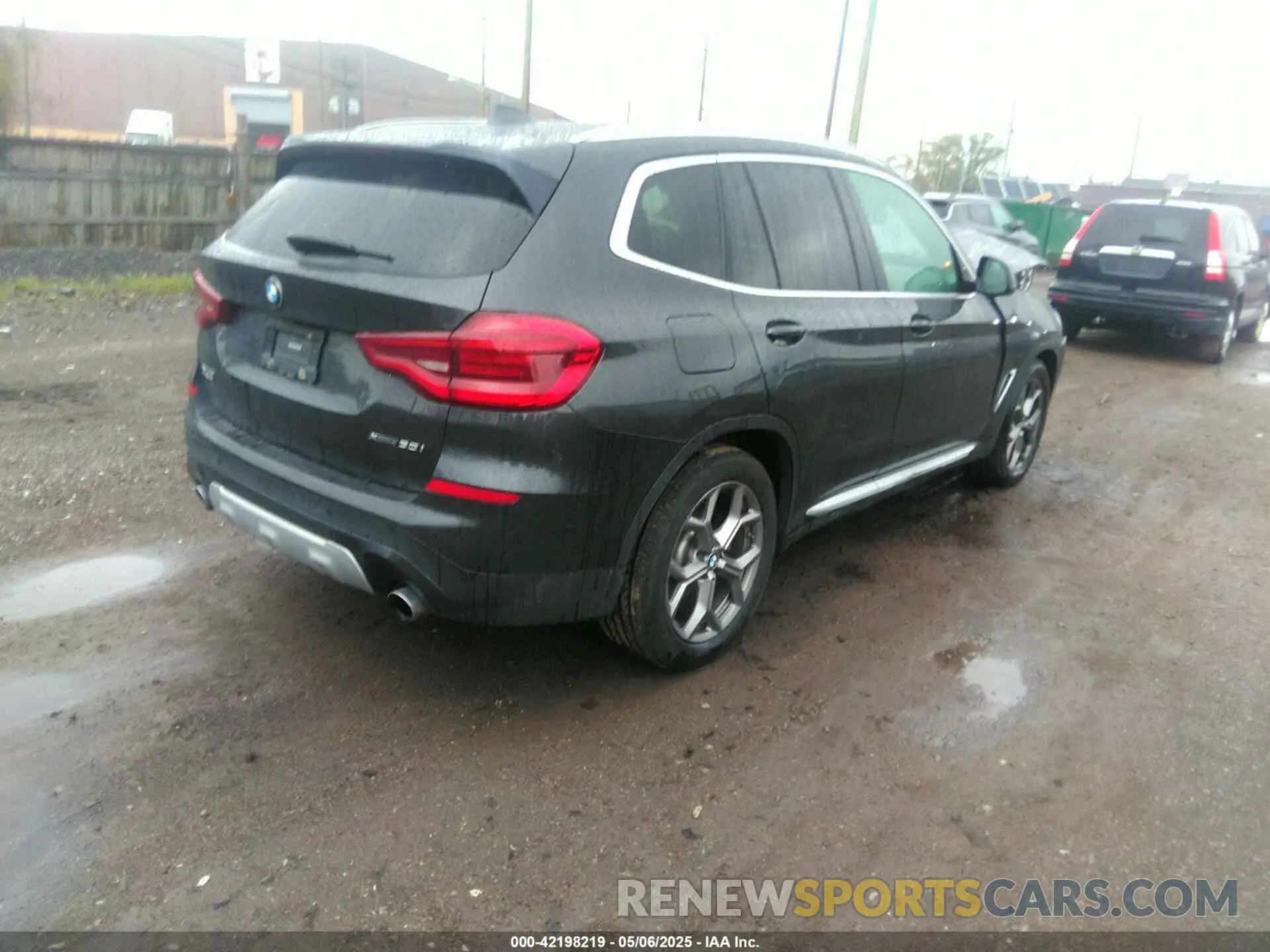 4 Photograph of a damaged car 5UXTY5C02M9D79732 BMW X3 2021