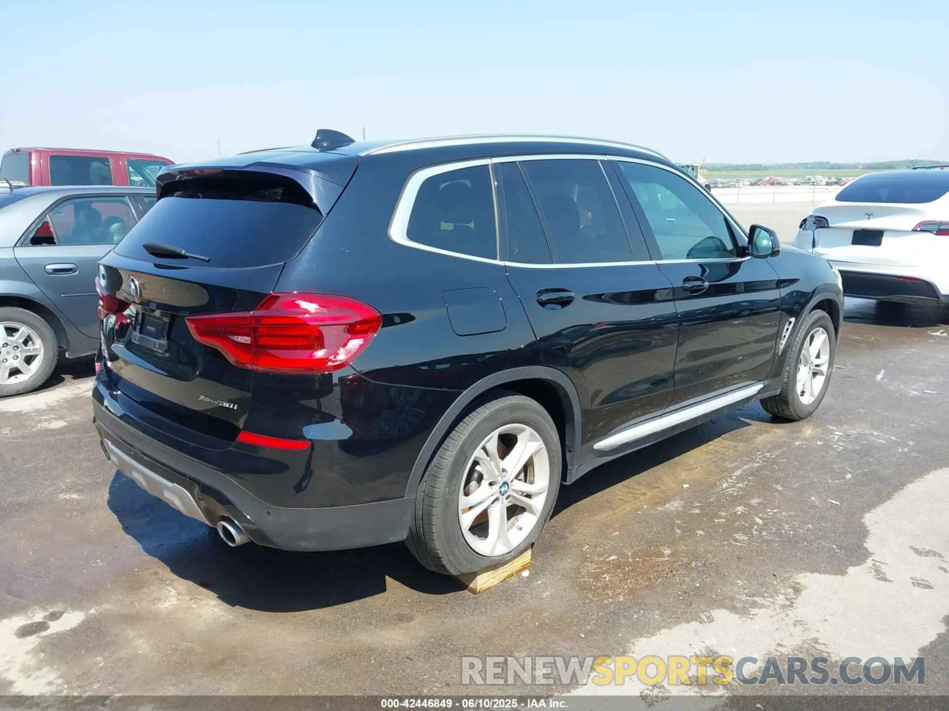 4 Photograph of a damaged car 5UXTY5C02M9F20945 BMW X3 2021