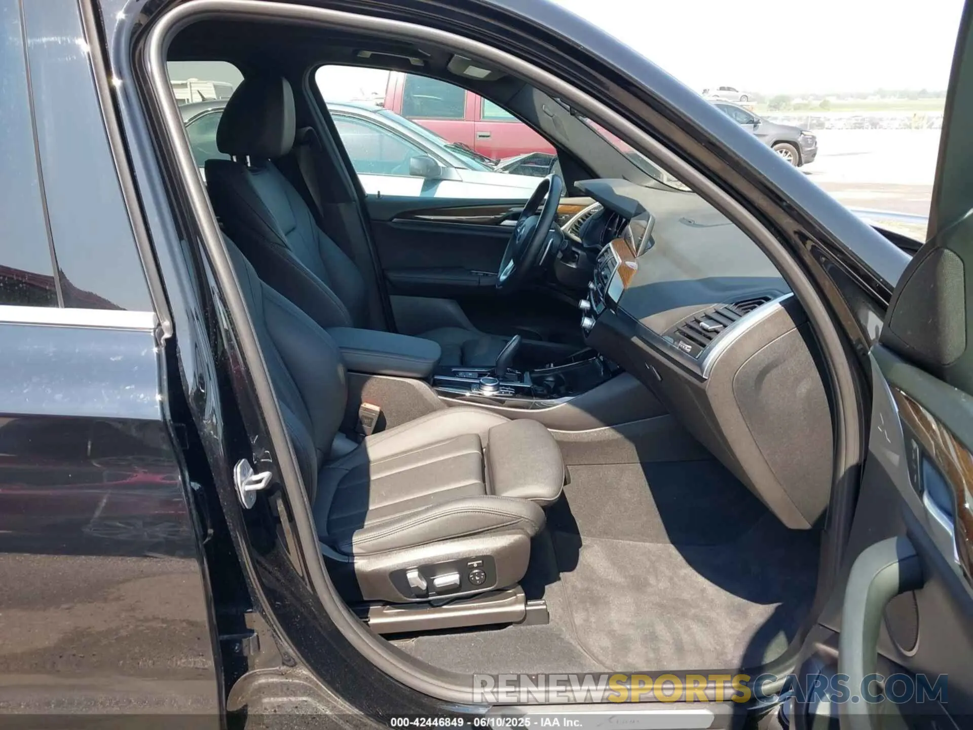 5 Photograph of a damaged car 5UXTY5C02M9F20945 BMW X3 2021