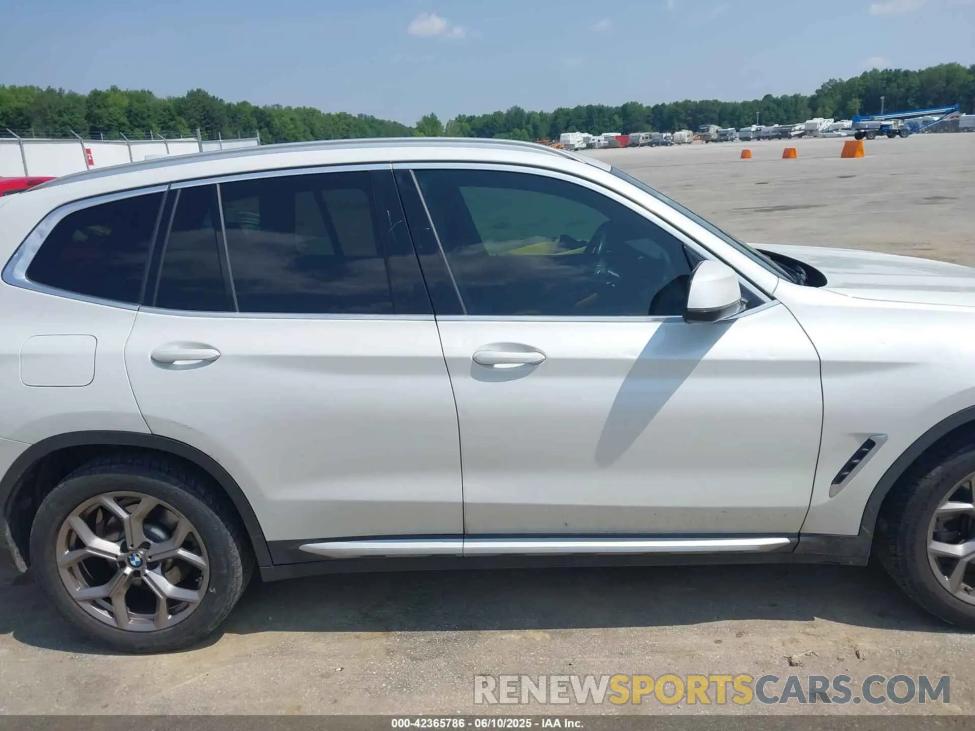 13 Photograph of a damaged car 5UXTY5C02M9G56072 BMW X3 2021