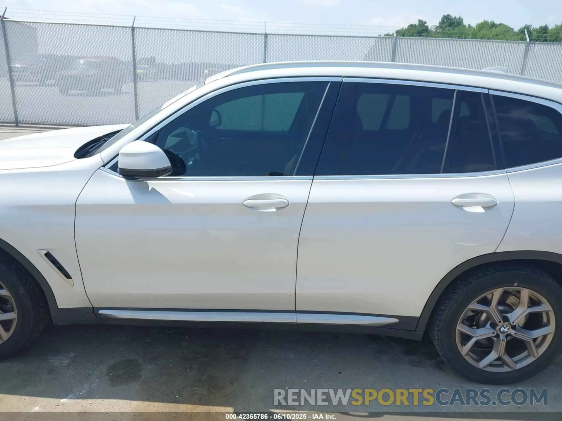 14 Photograph of a damaged car 5UXTY5C02M9G56072 BMW X3 2021