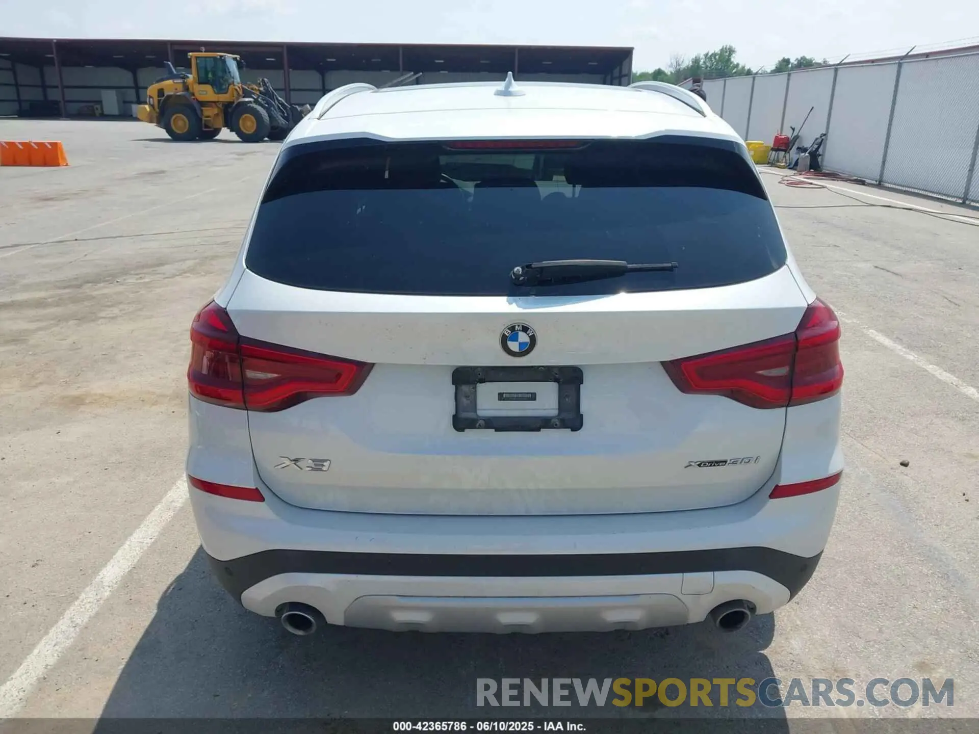 16 Photograph of a damaged car 5UXTY5C02M9G56072 BMW X3 2021