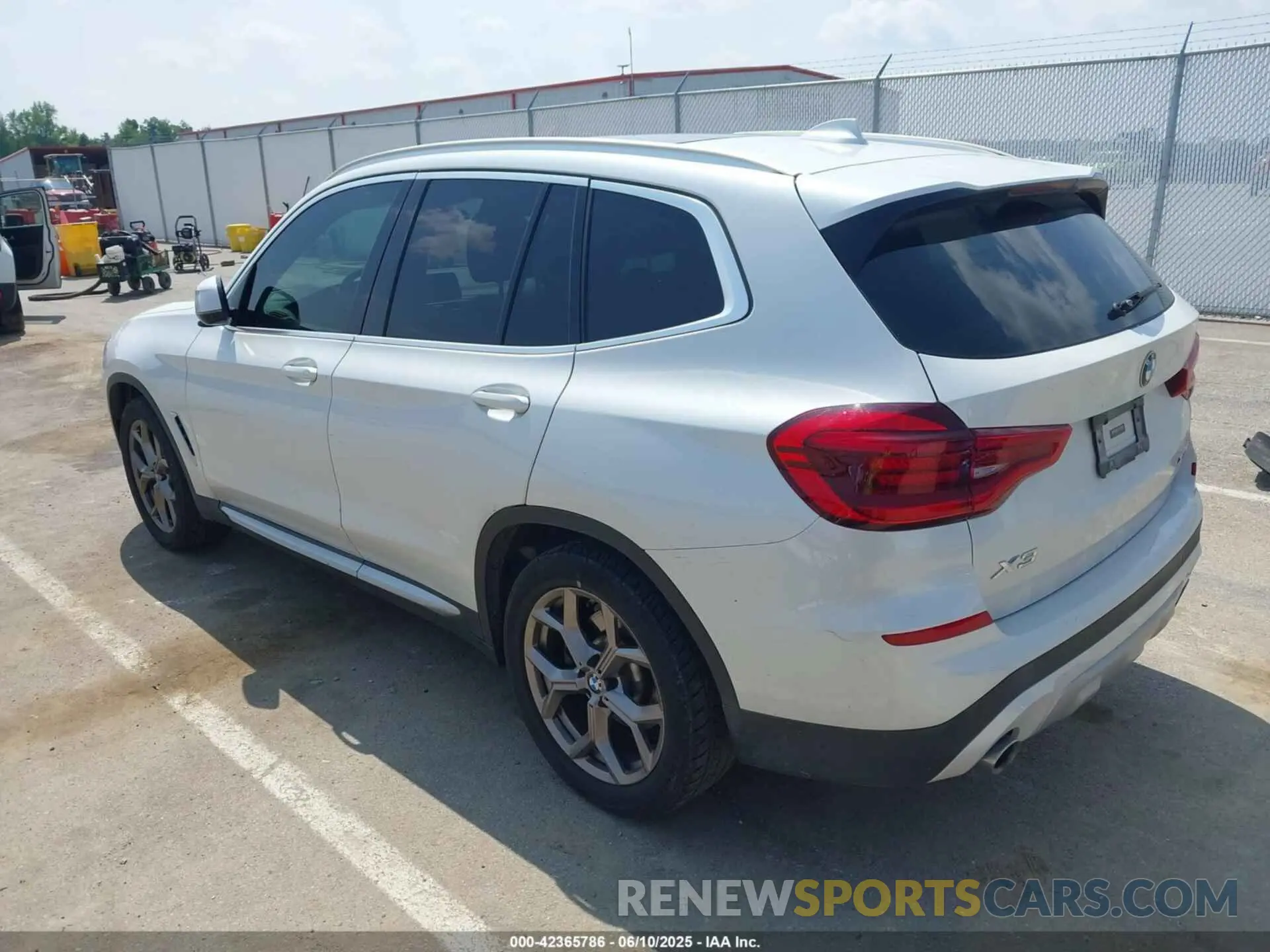 3 Photograph of a damaged car 5UXTY5C02M9G56072 BMW X3 2021