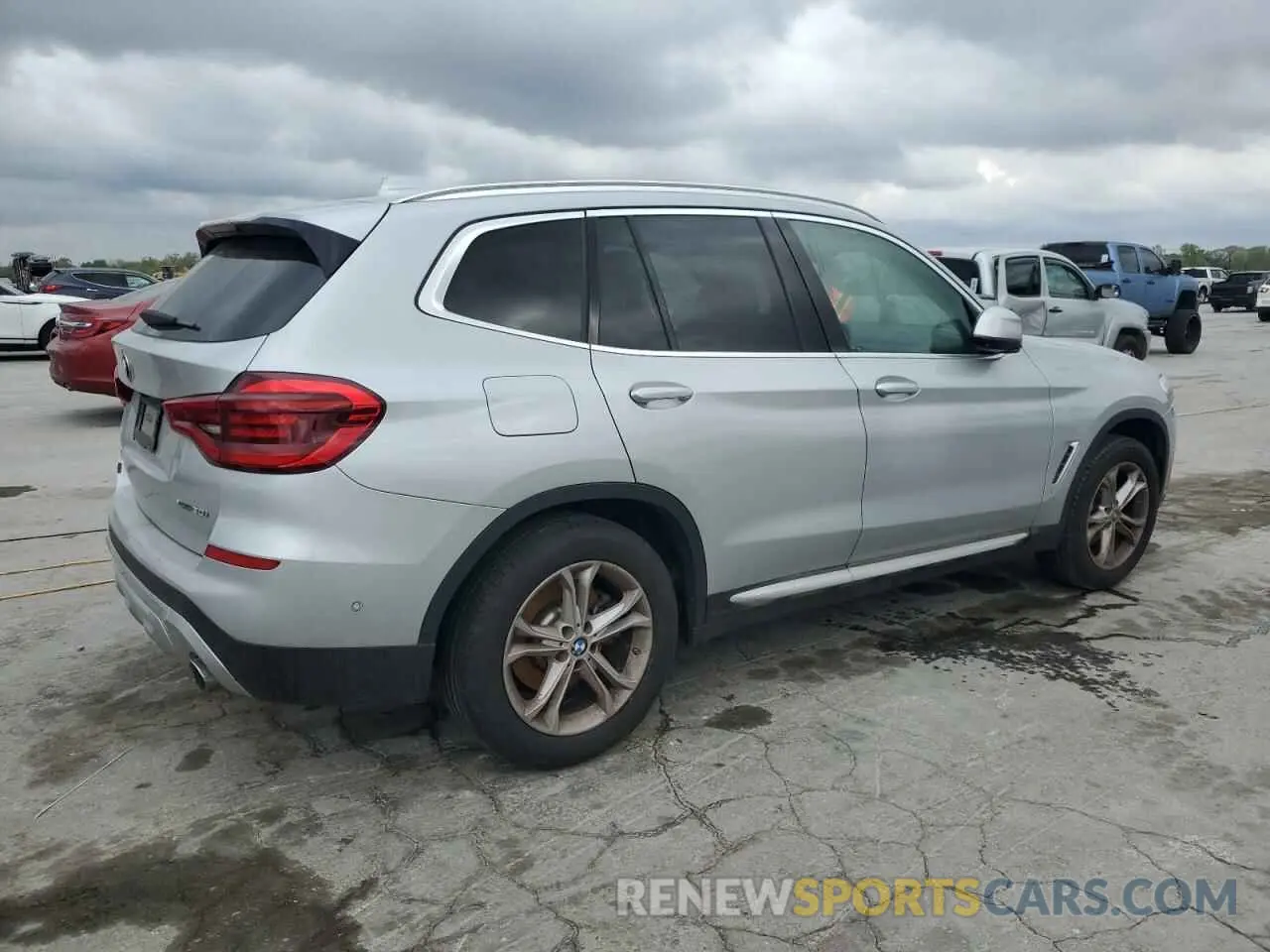 3 Photograph of a damaged car 5UXTY5C04M9F88079 BMW X3 2021