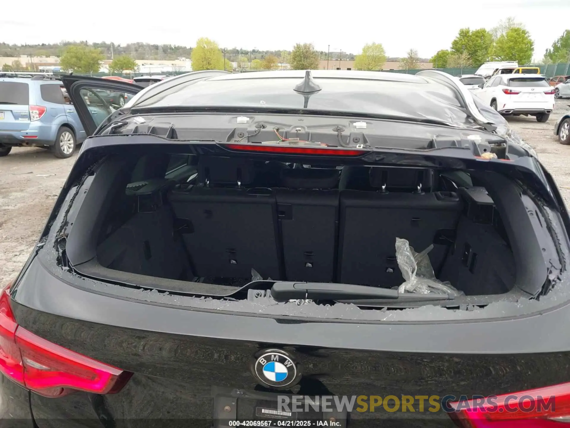 16 Photograph of a damaged car 5UXTY5C04M9F93699 BMW X3 2021