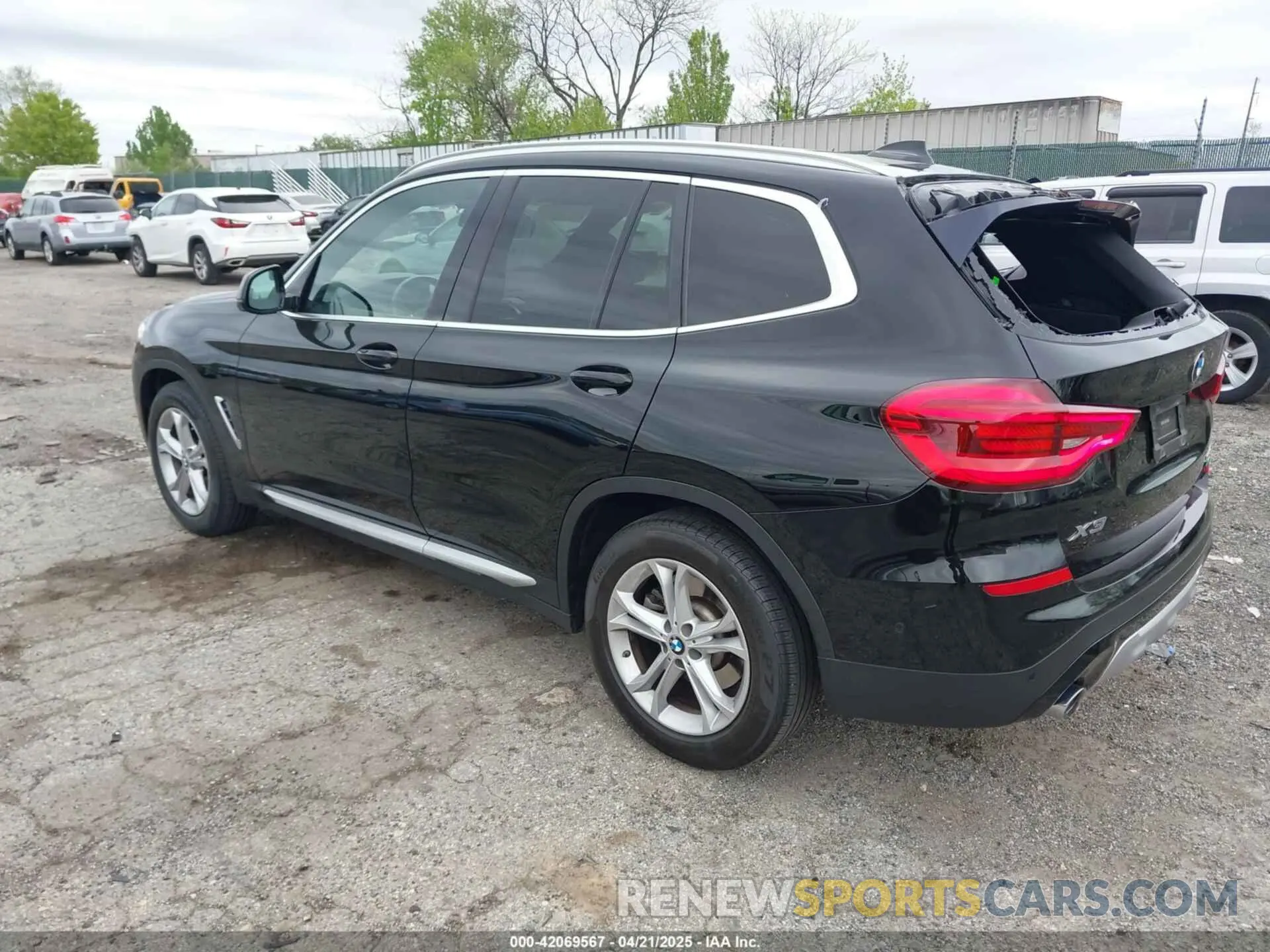3 Photograph of a damaged car 5UXTY5C04M9F93699 BMW X3 2021