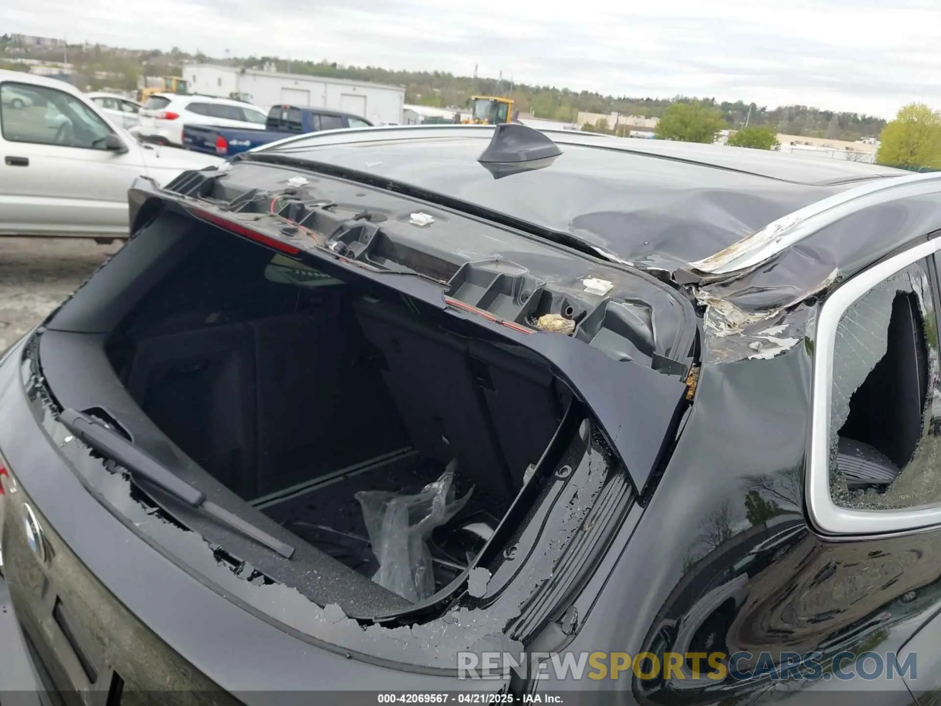 6 Photograph of a damaged car 5UXTY5C04M9F93699 BMW X3 2021