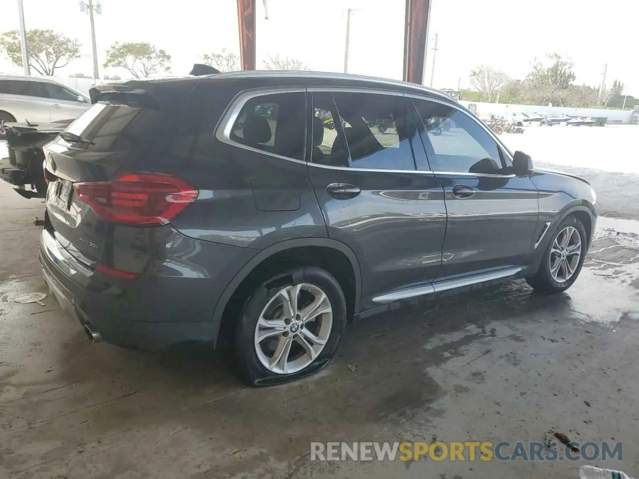 3 Photograph of a damaged car 5UXTY5C04M9G15247 BMW X3 2021