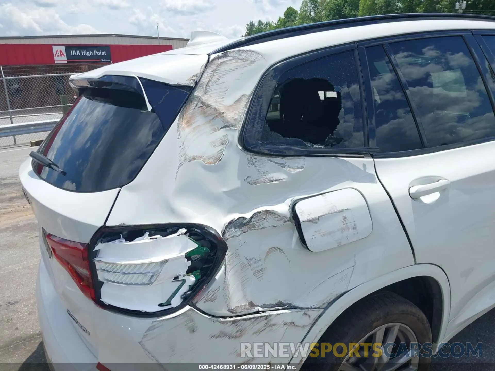 6 Photograph of a damaged car 5UXTY5C06M9D92161 BMW X3 2021