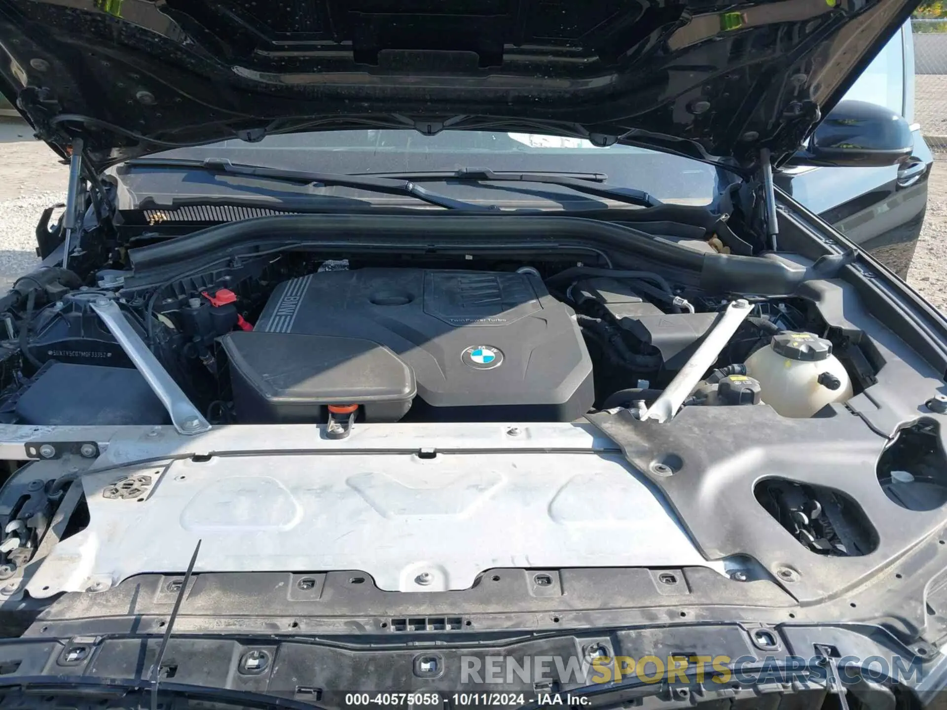 10 Photograph of a damaged car 5UXTY5C07M9F33352 BMW X3 2021