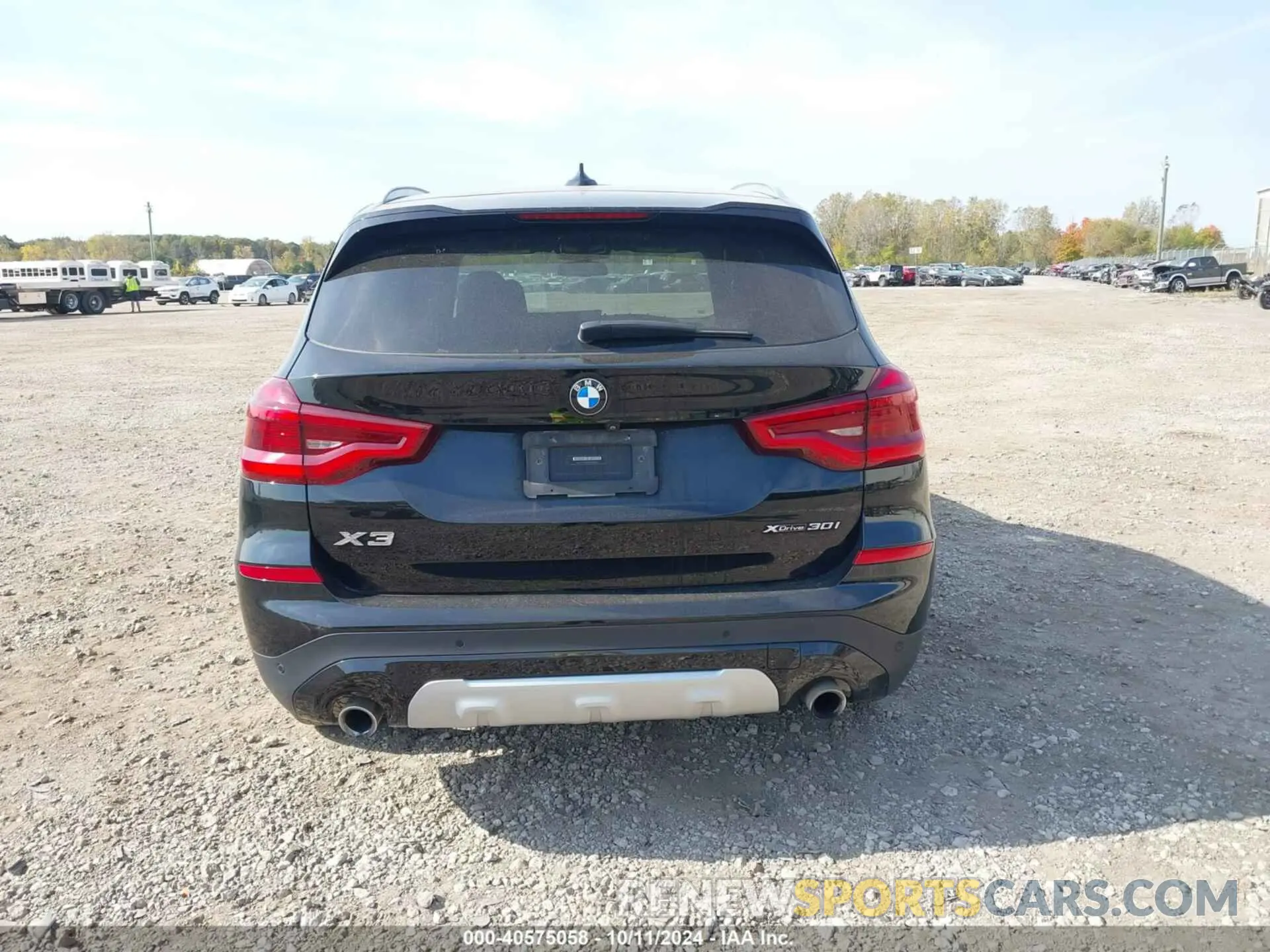 17 Photograph of a damaged car 5UXTY5C07M9F33352 BMW X3 2021