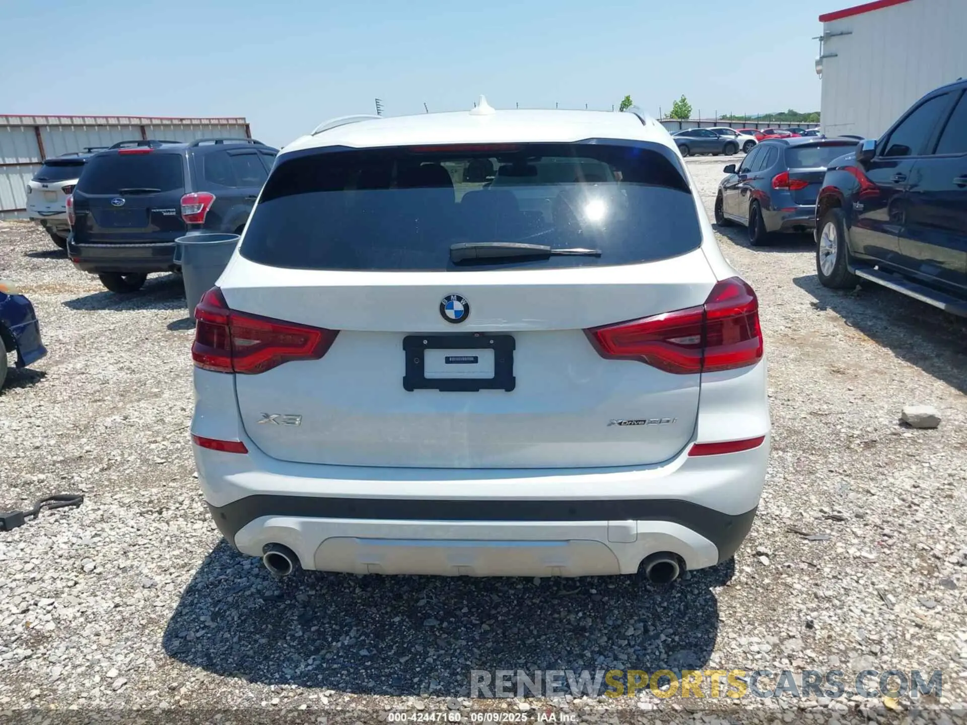 16 Photograph of a damaged car 5UXTY5C08M9F02563 BMW X3 2021