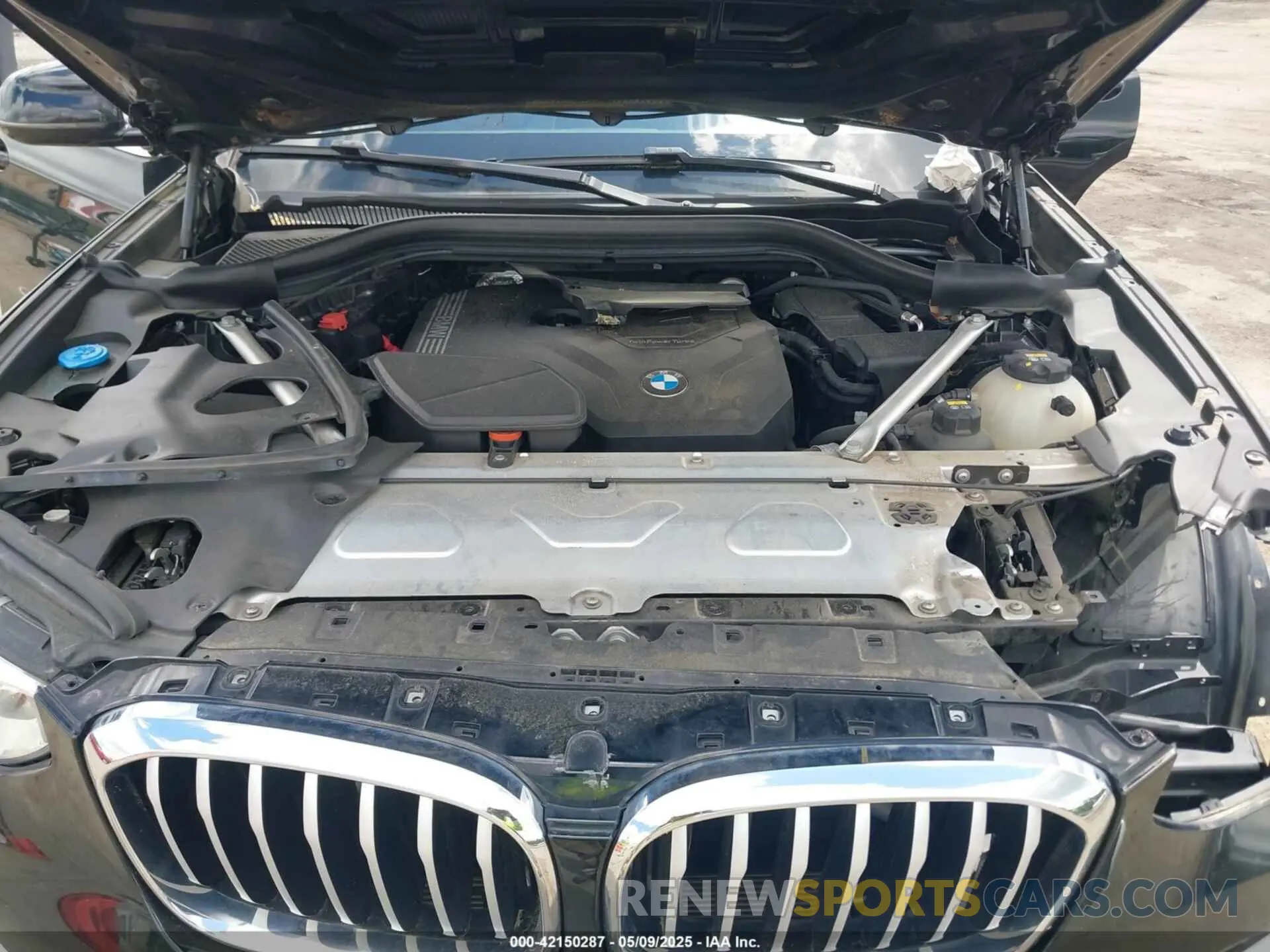 10 Photograph of a damaged car 5UXTY5C0XM9F11085 BMW X3 2021