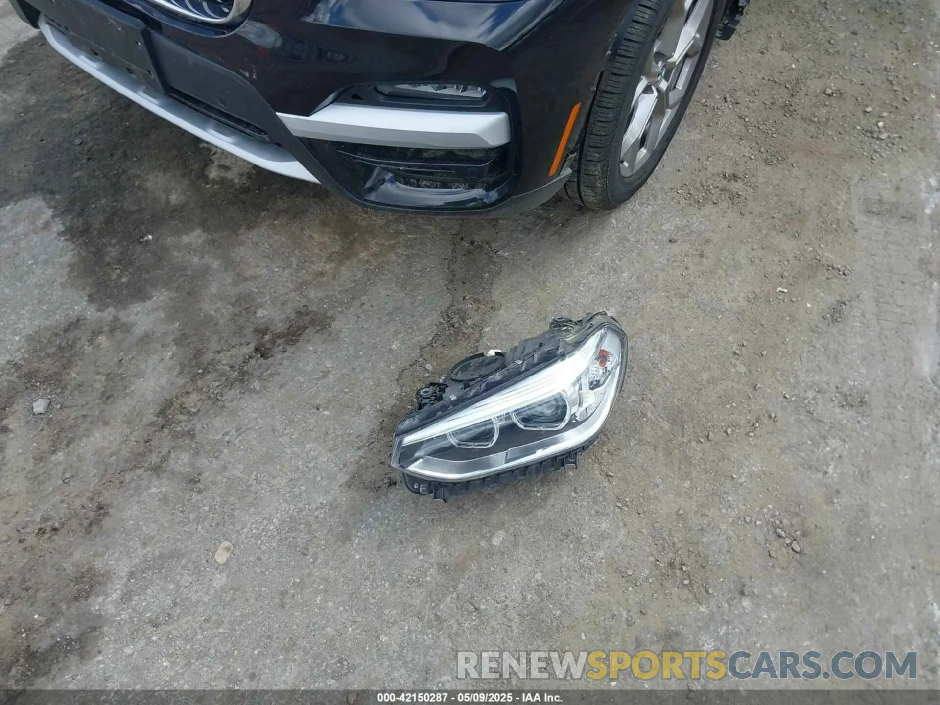 12 Photograph of a damaged car 5UXTY5C0XM9F11085 BMW X3 2021