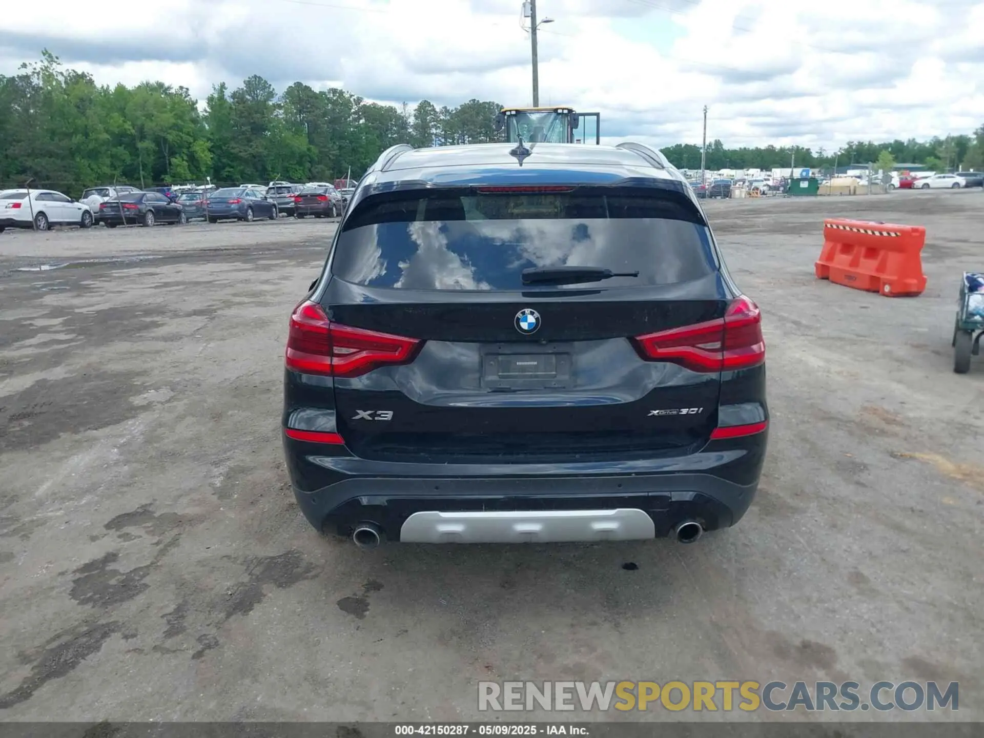 17 Photograph of a damaged car 5UXTY5C0XM9F11085 BMW X3 2021