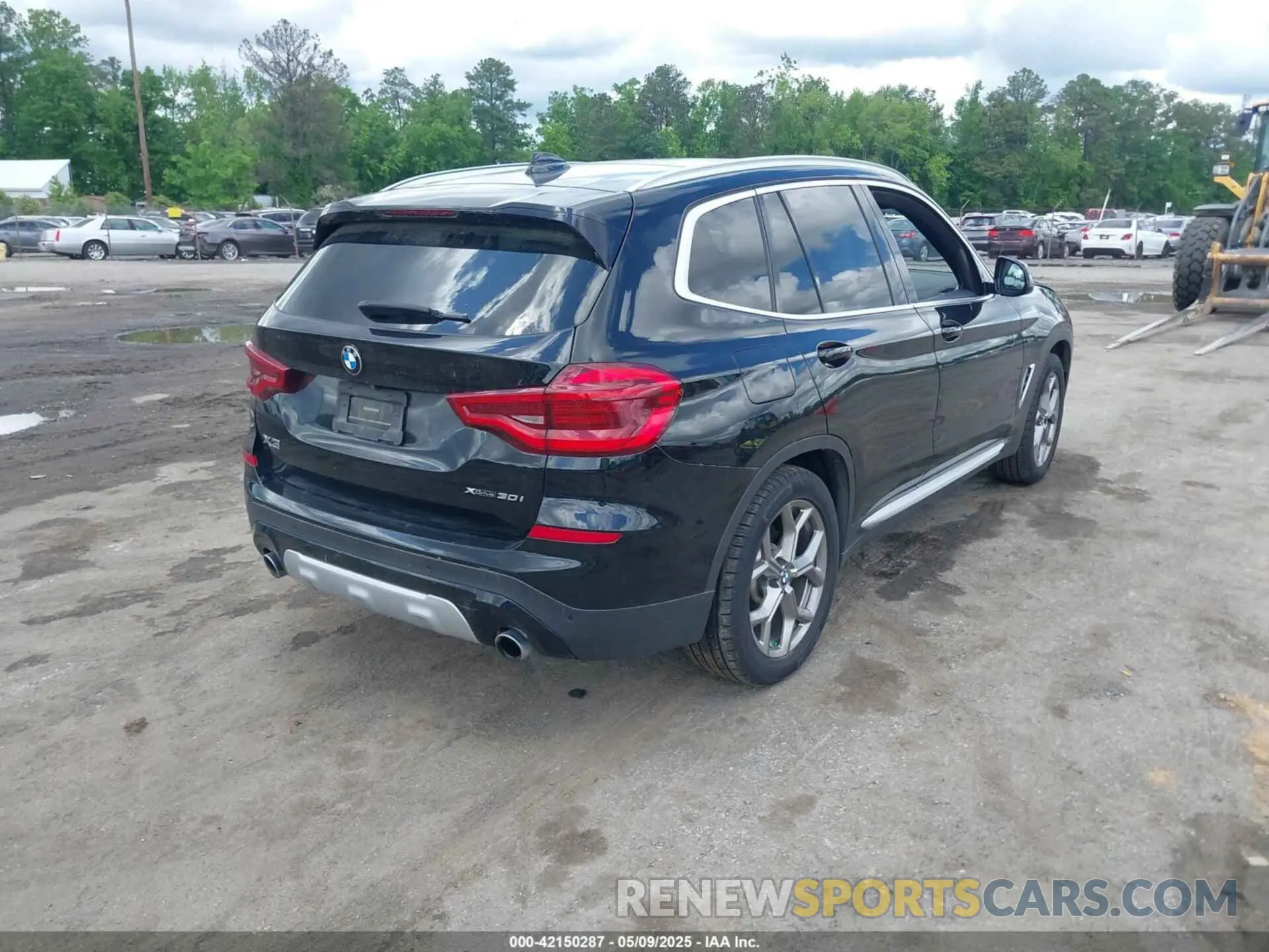 4 Photograph of a damaged car 5UXTY5C0XM9F11085 BMW X3 2021
