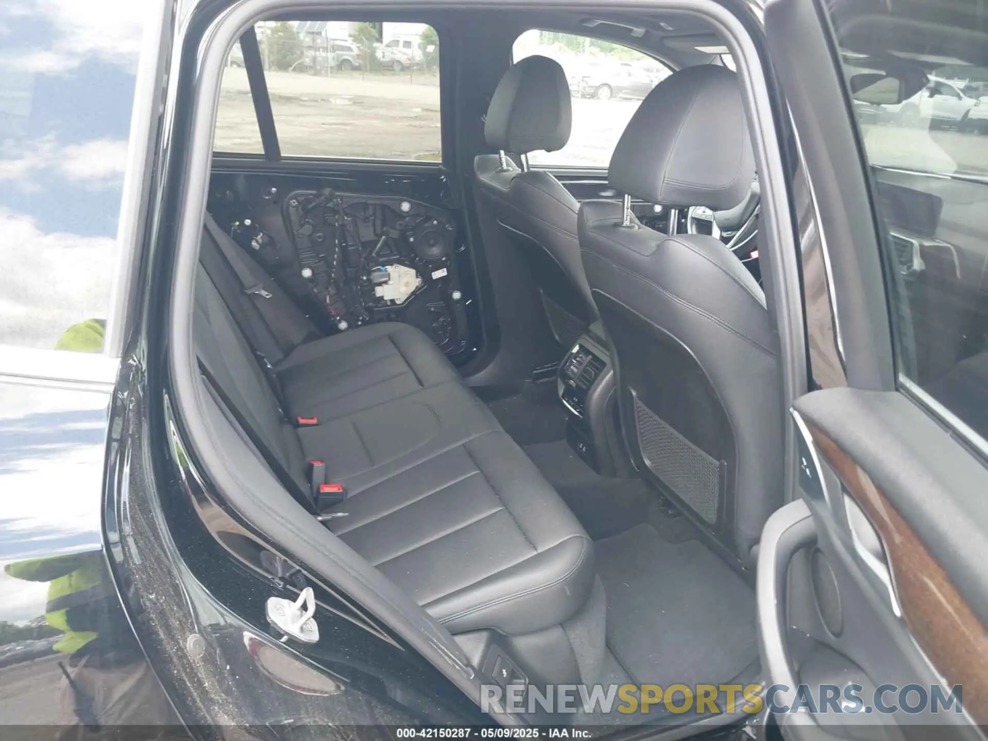 8 Photograph of a damaged car 5UXTY5C0XM9F11085 BMW X3 2021