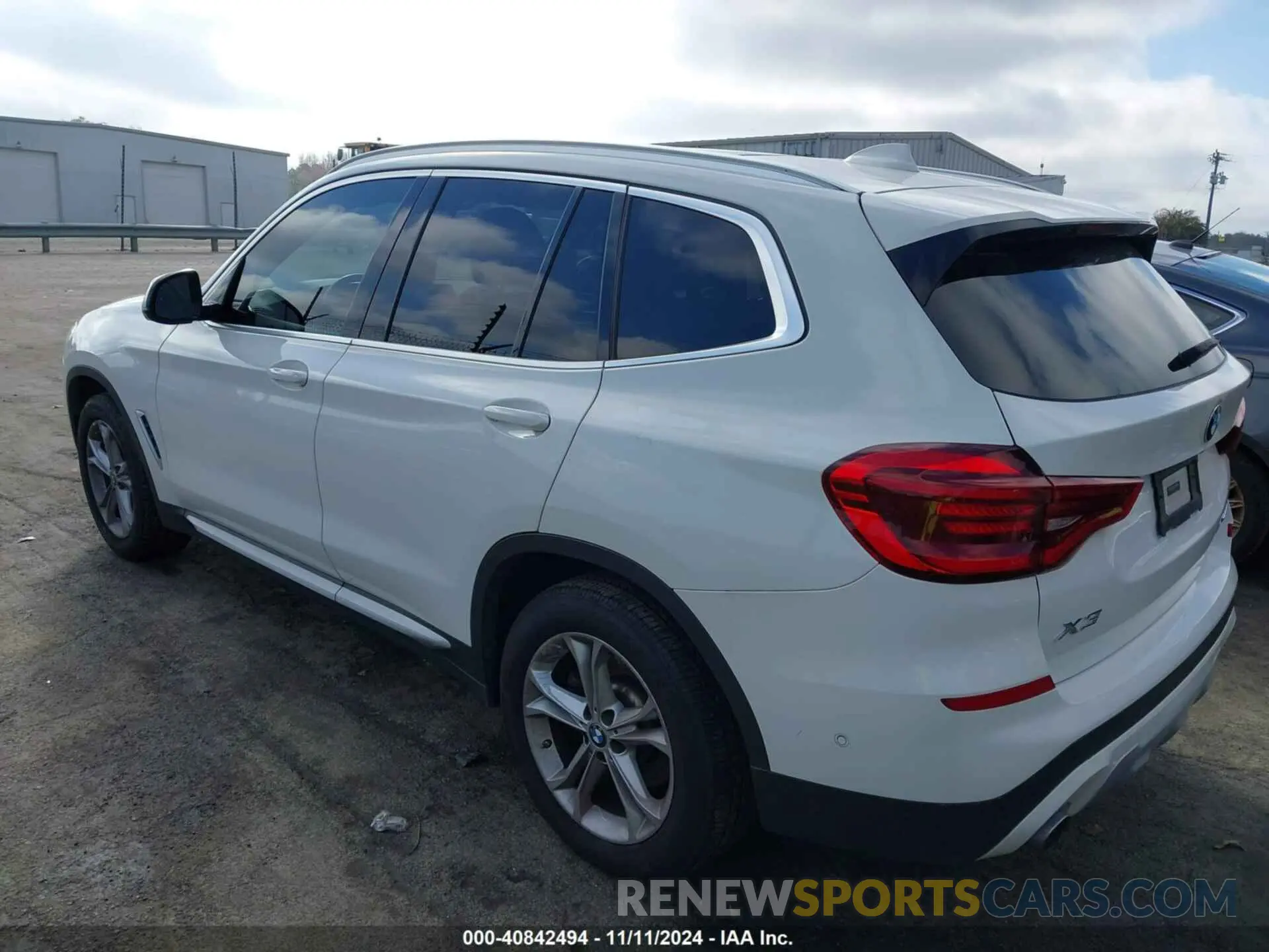 3 Photograph of a damaged car 5UXTY5C0XM9G14684 BMW X3 2021