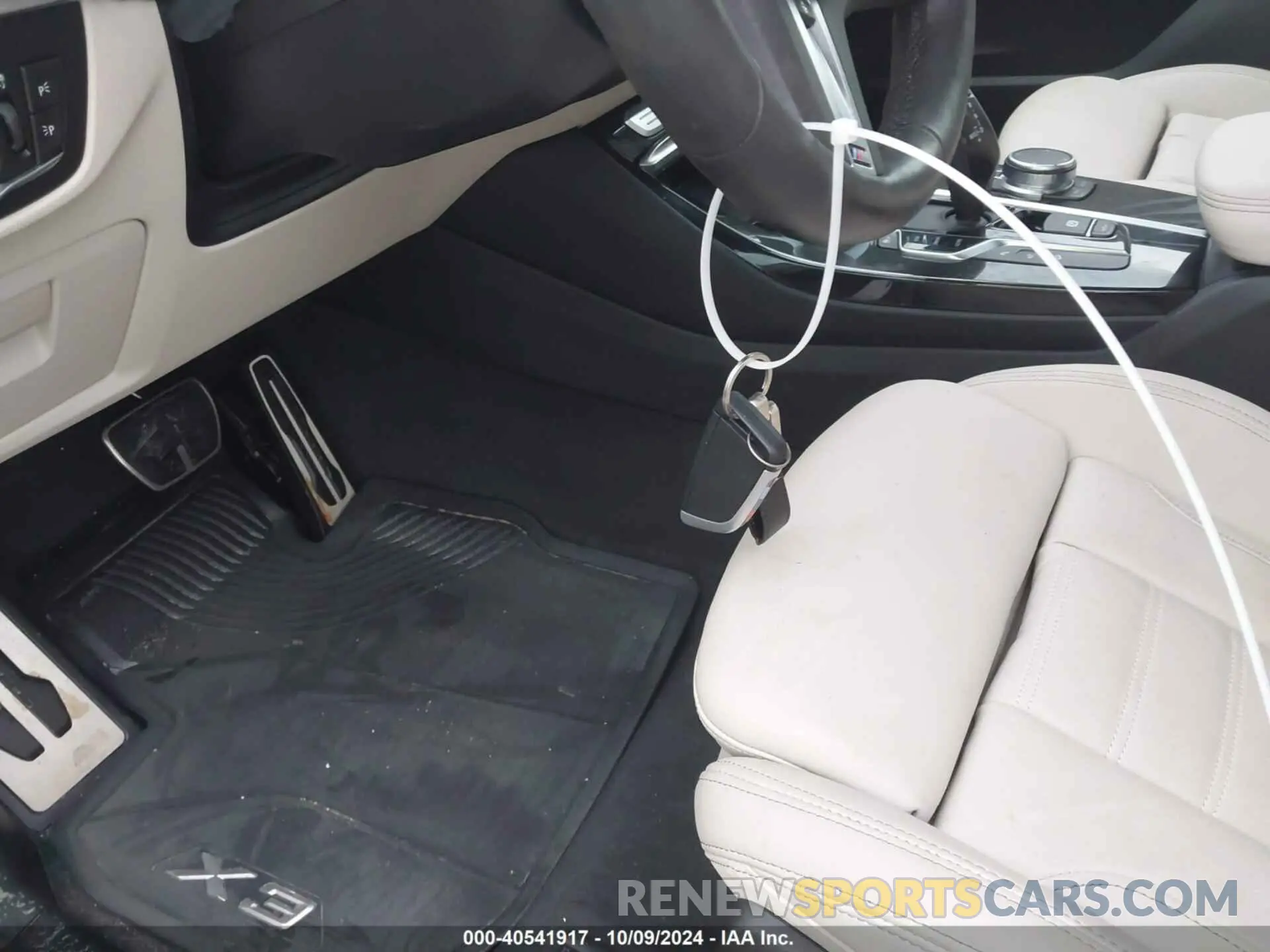 11 Photograph of a damaged car 5UXTY9C07M9F26263 BMW X3 2021