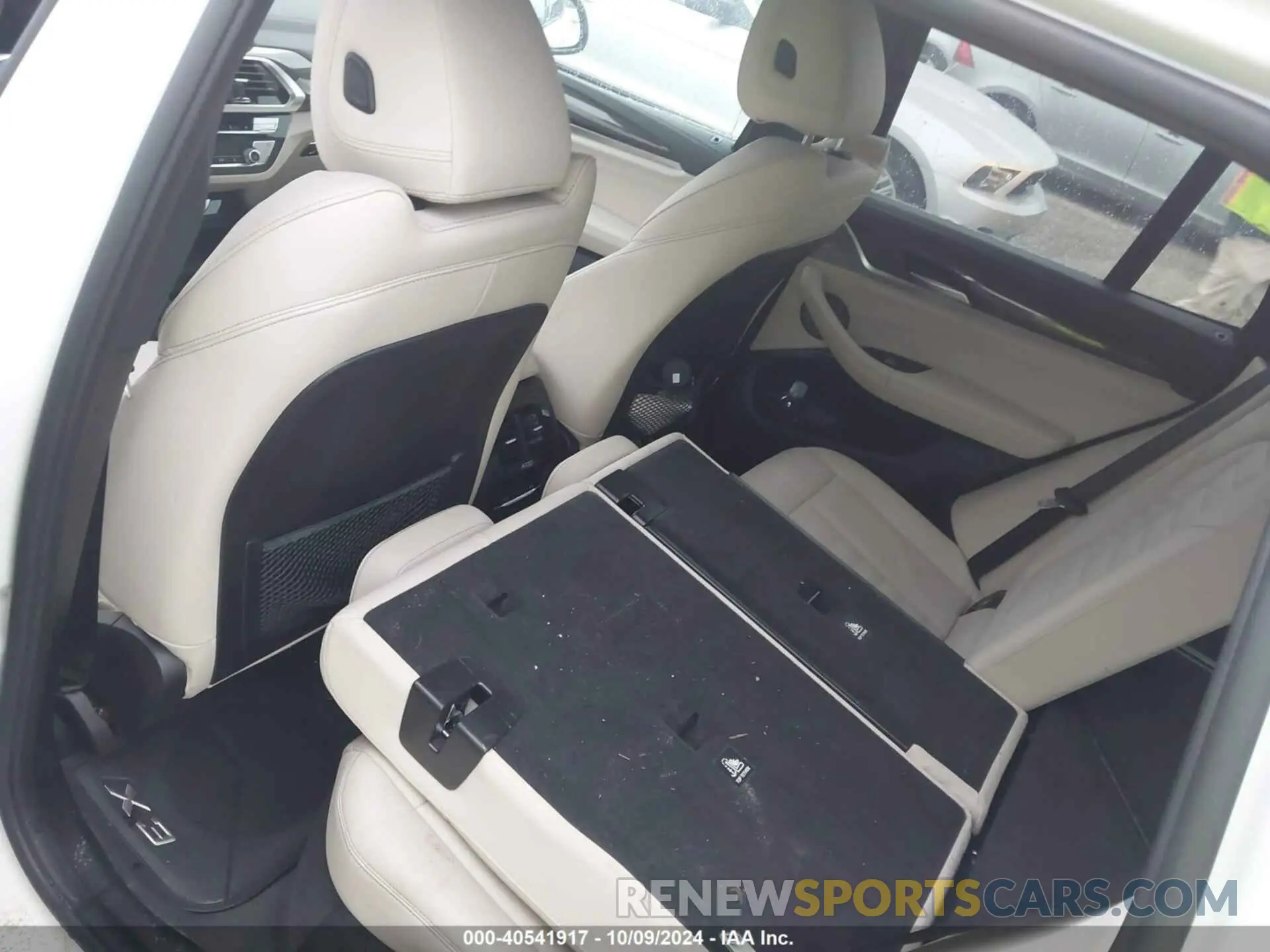 8 Photograph of a damaged car 5UXTY9C07M9F26263 BMW X3 2021