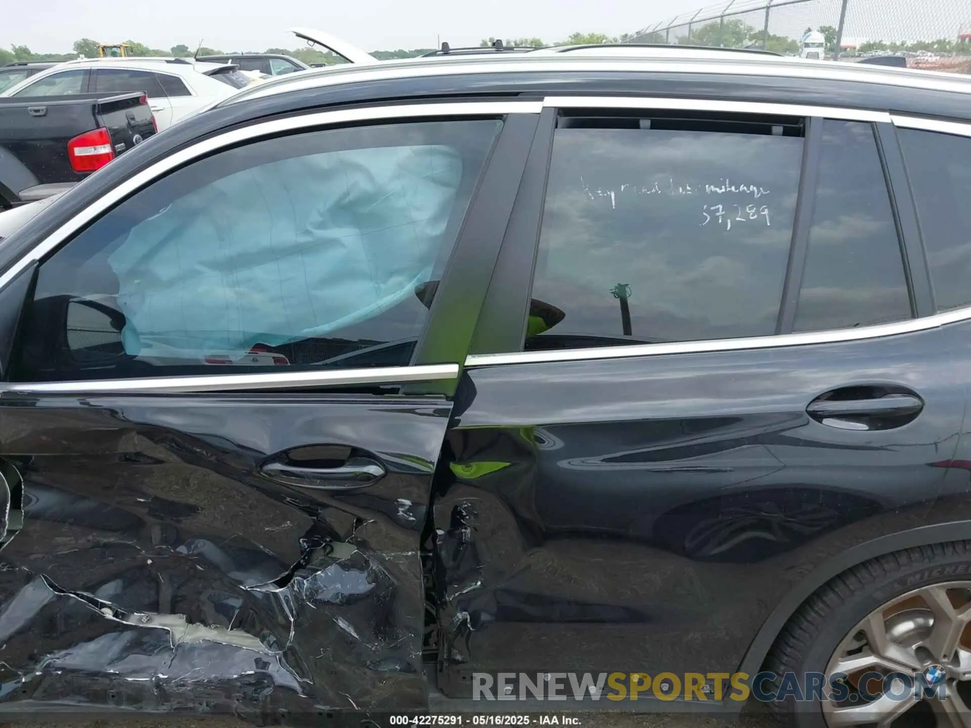 14 Photograph of a damaged car 5UX43DP00N9K73575 BMW X3 2022