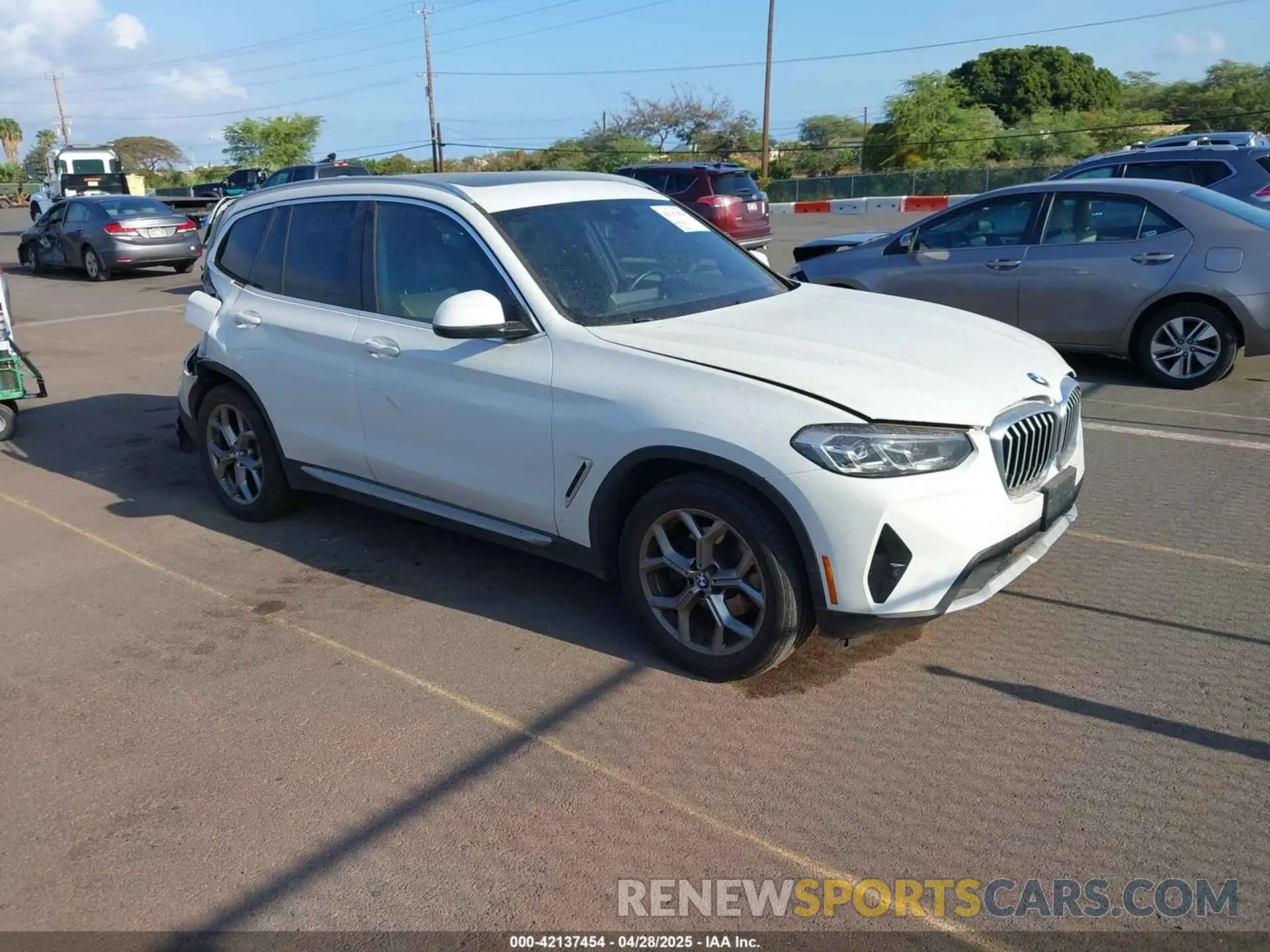 1 Photograph of a damaged car 5UX43DP05N9K99492 BMW X3 2022