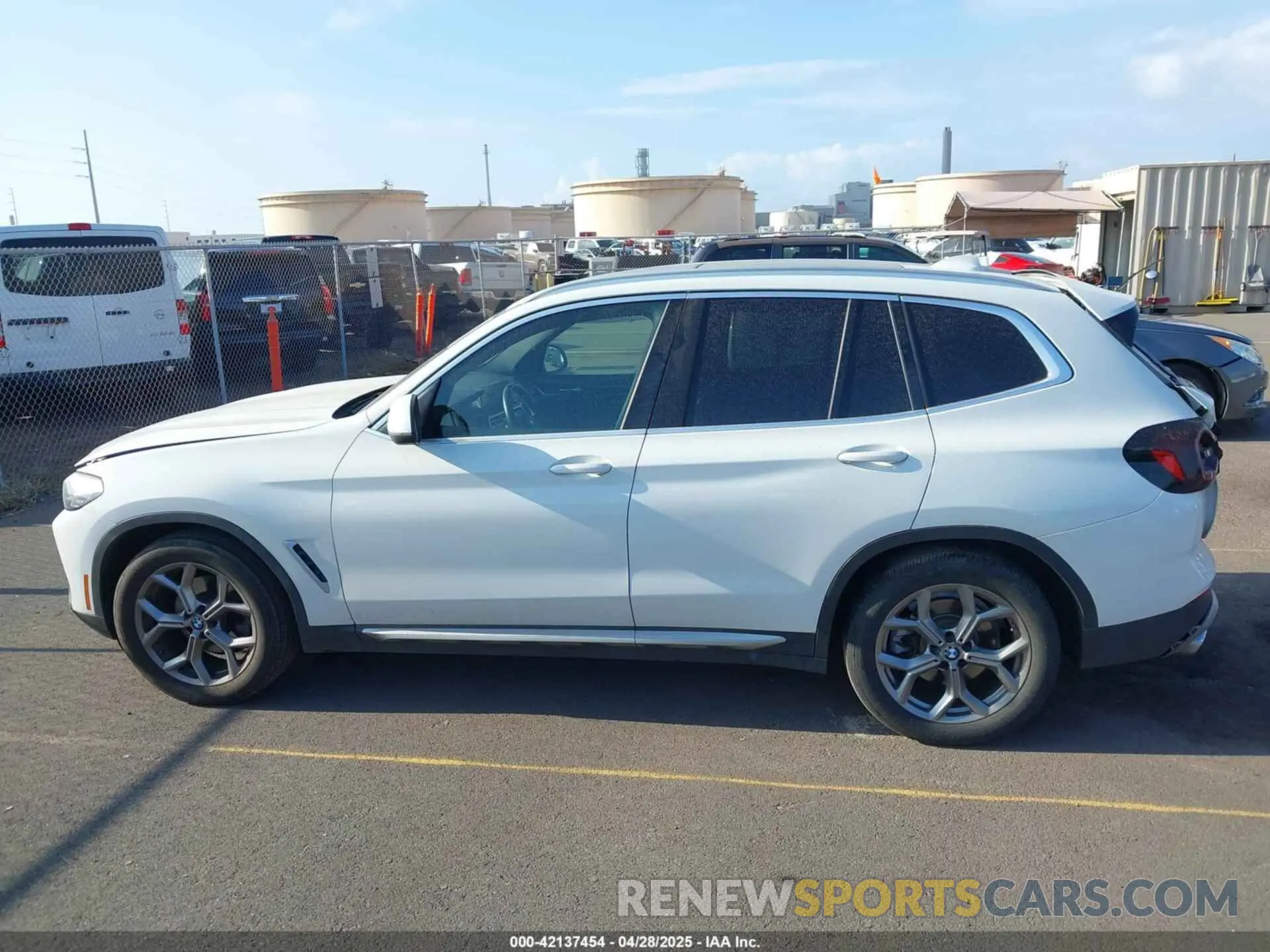 14 Photograph of a damaged car 5UX43DP05N9K99492 BMW X3 2022