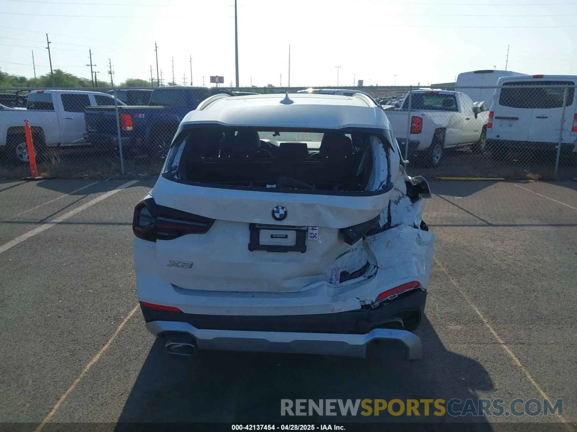 16 Photograph of a damaged car 5UX43DP05N9K99492 BMW X3 2022