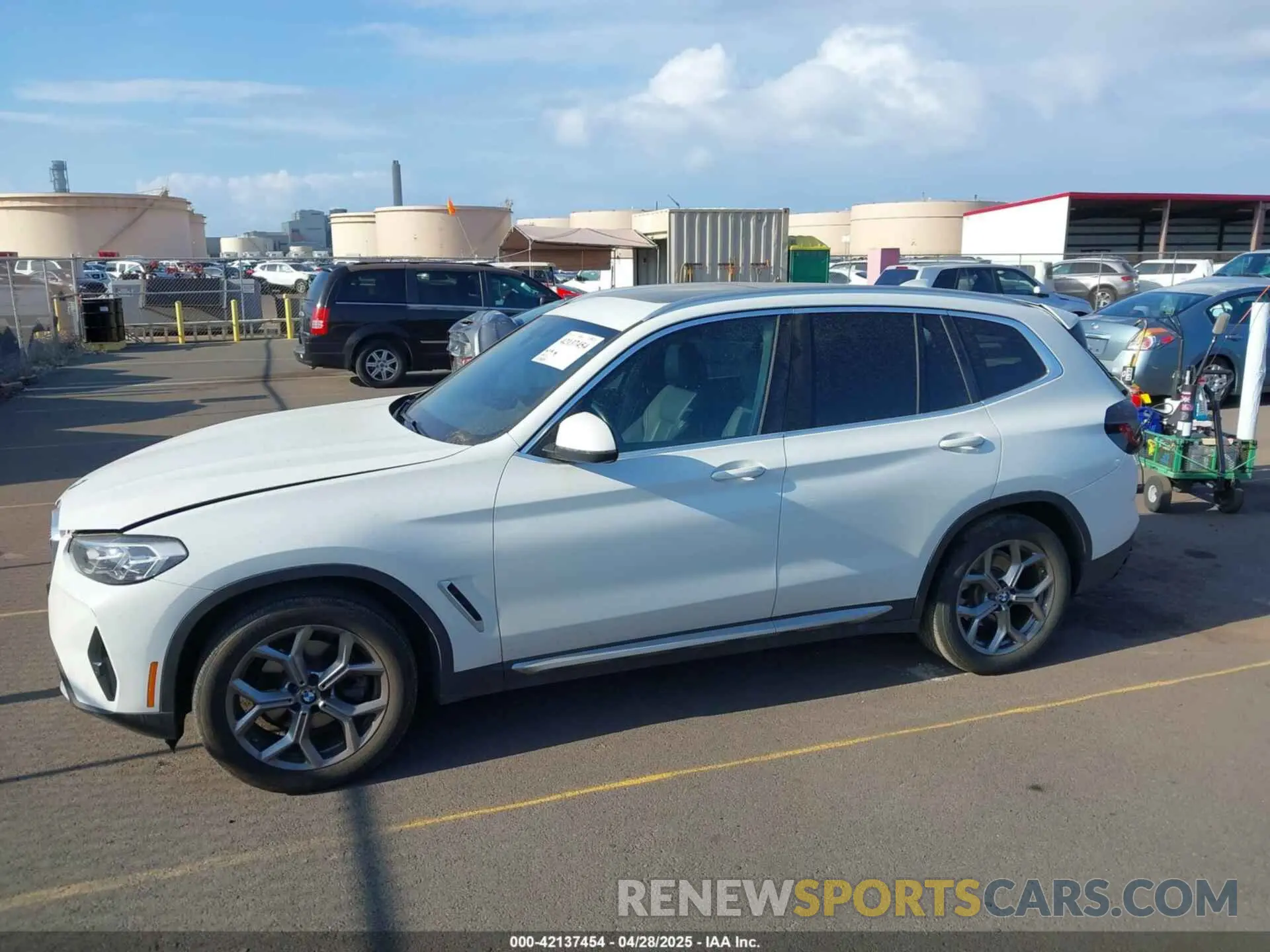 6 Photograph of a damaged car 5UX43DP05N9K99492 BMW X3 2022